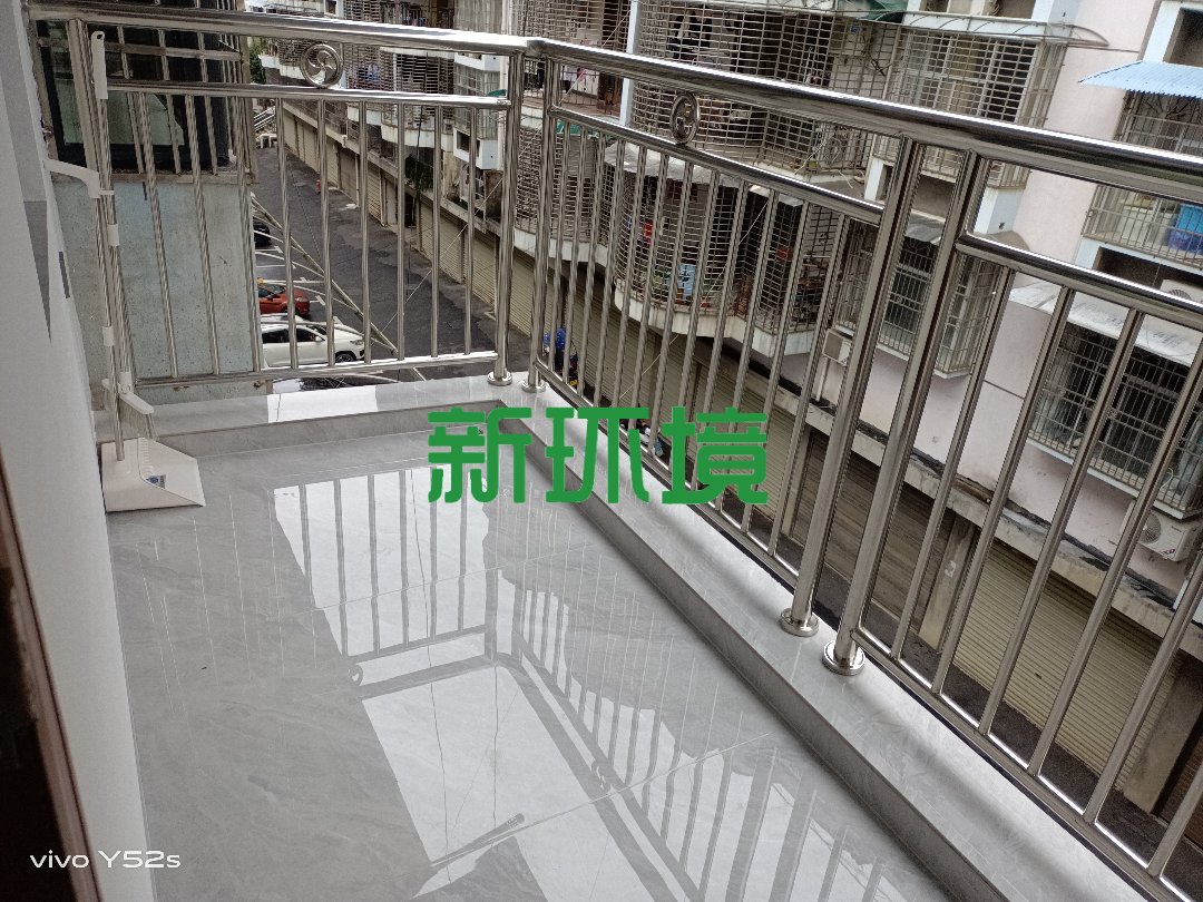 融苑小区  4室2厅2卫   90.00万客厅