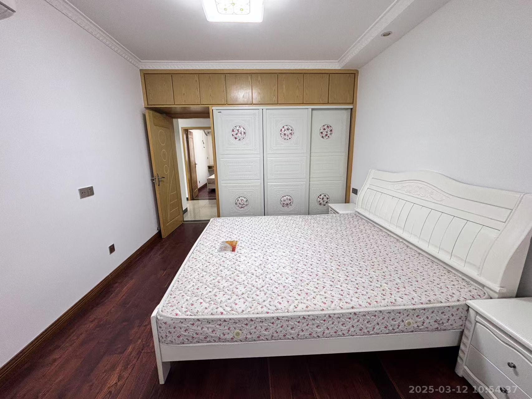 新城国际花都 3室2厅1卫 1700.0元/月 新城国际花都 3室2厅1卫 1700.0元/月室内图