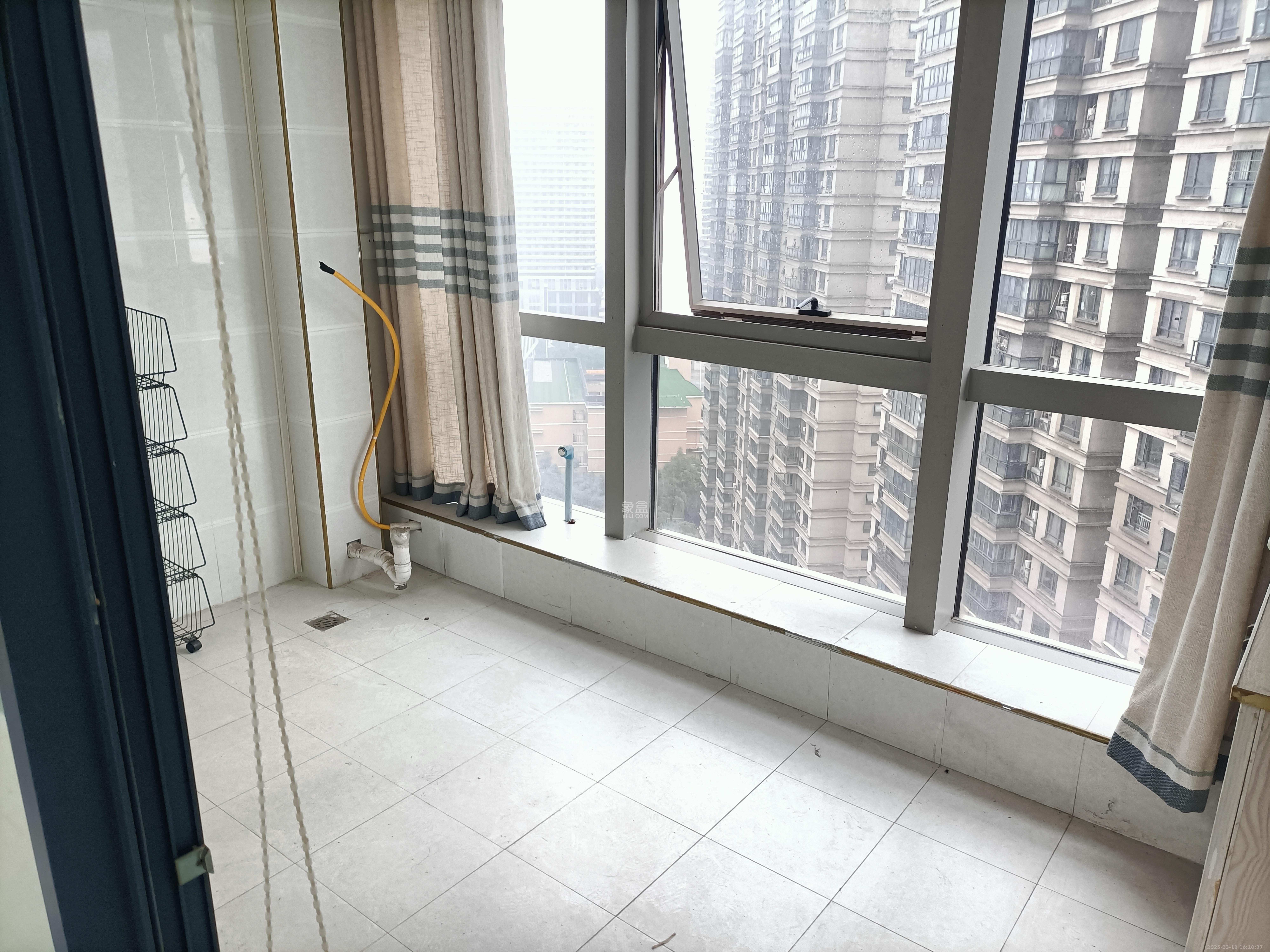 奥克斯广场 1室1厅1卫 2200.0元/月 奥克斯广场 1室1厅1卫 2200.0元/月室内图