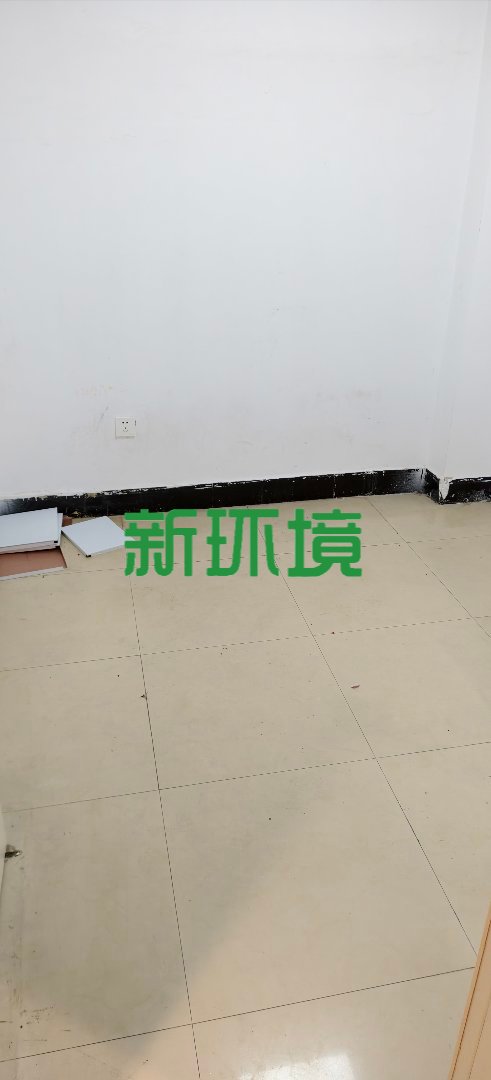 市中心散盘  4室1厅1卫    225.0万 市中心散盘  4室1厅1卫    225.0万客厅