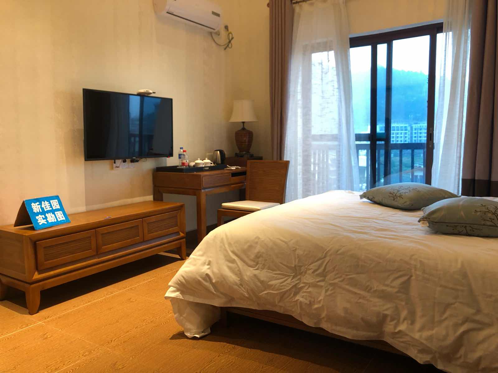 碧桂园  4室2厅4卫   230.00万客厅