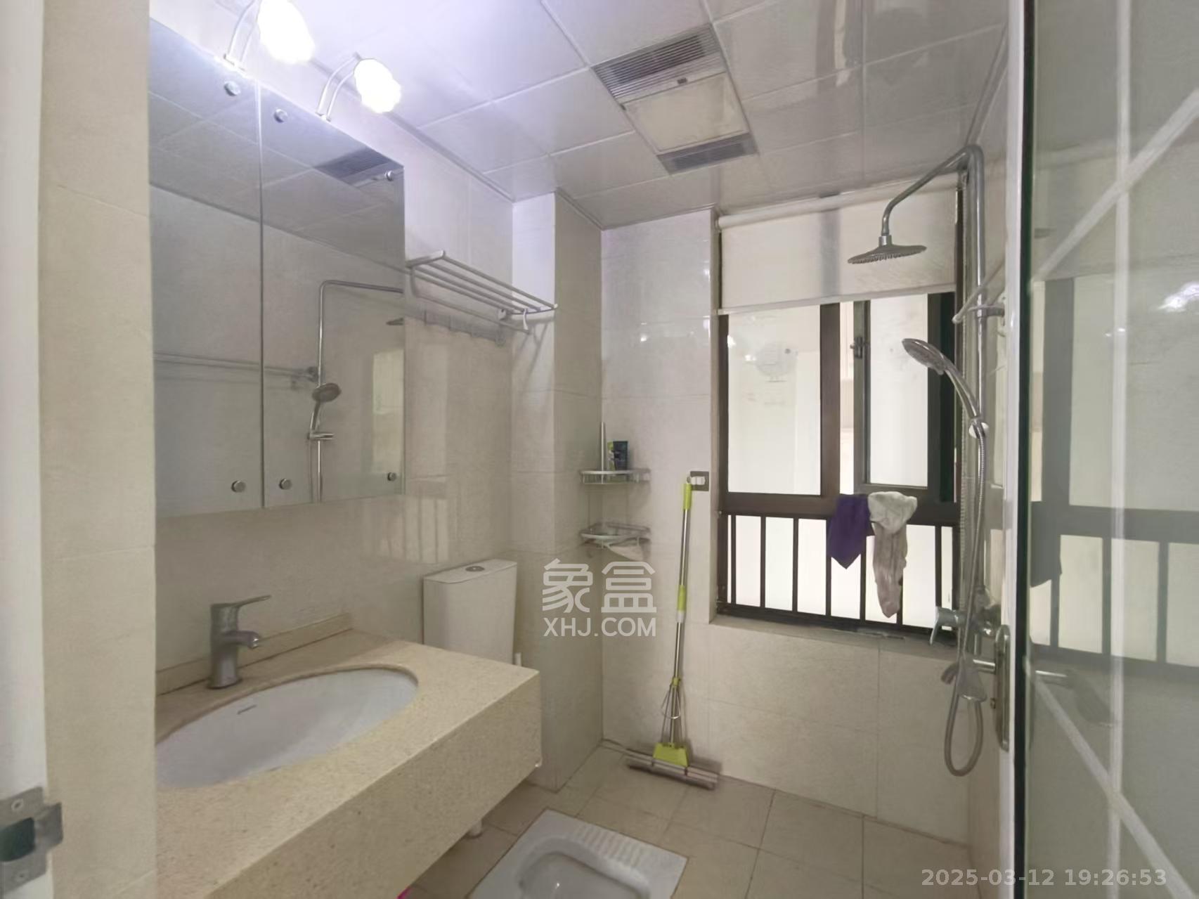 华润凤凰城三期  3室2厅1卫   2180.00元/月室内图