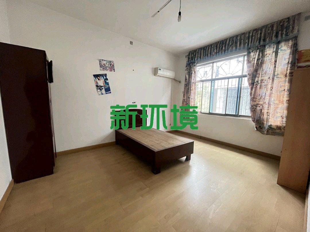 市中心散盘  6室4厅3卫    115.0万 市中心散盘  6室4厅3卫    115.0万客厅