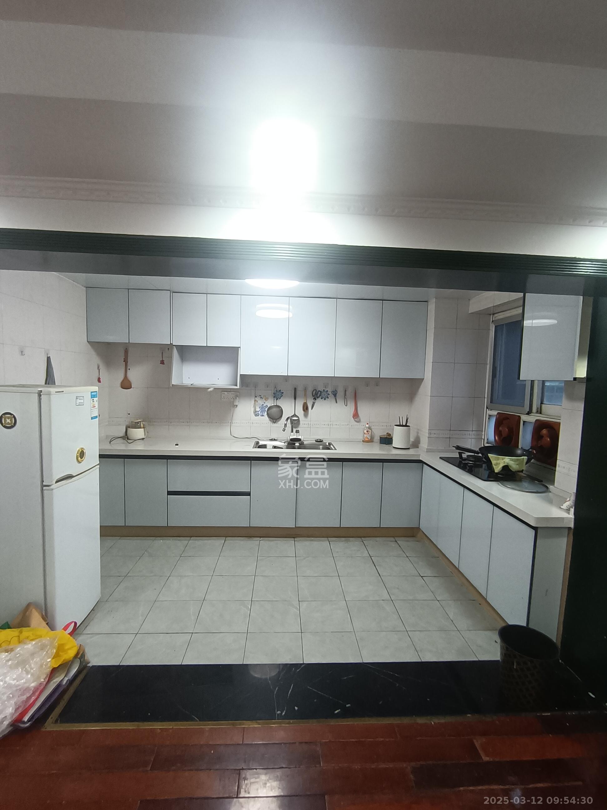 航空母舰 2室1厅1卫 2800.0元/月 航空母舰 2室1厅1卫 2800.0元/月室内图