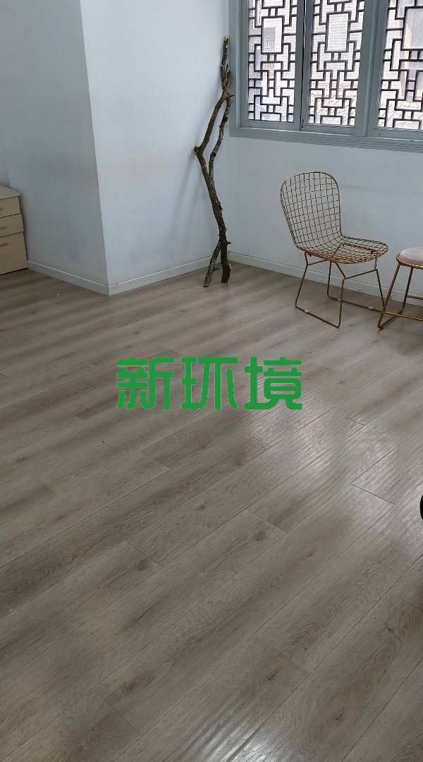 市中心散盘  4室1厅1卫    225.0万 市中心散盘  4室1厅1卫    225.0万客厅