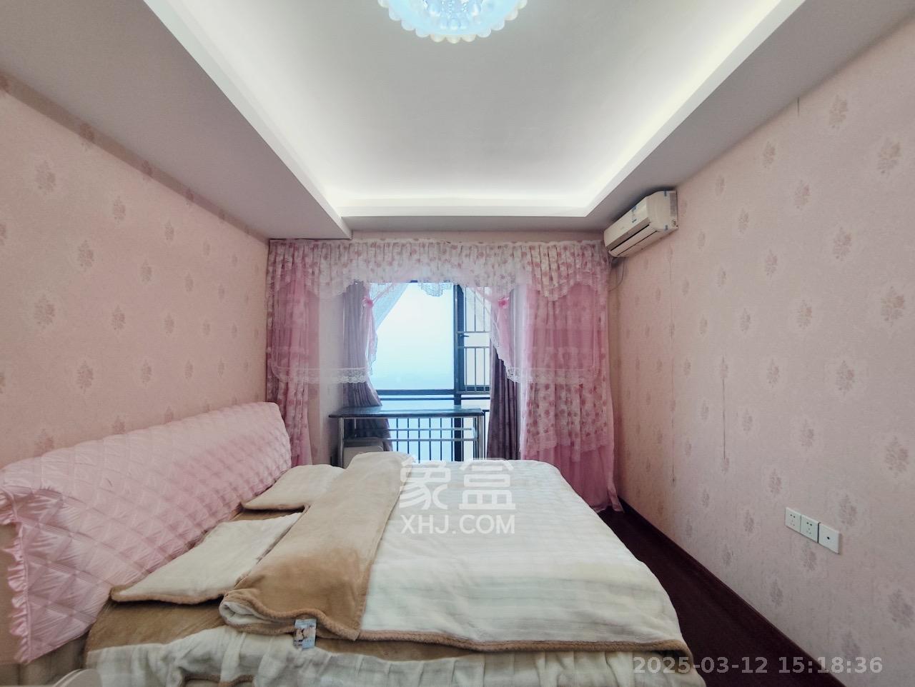 旭辉华庭 3室2厅2卫 2400.0元/月 旭辉华庭 3室2厅2卫 2400.0元/月室内图