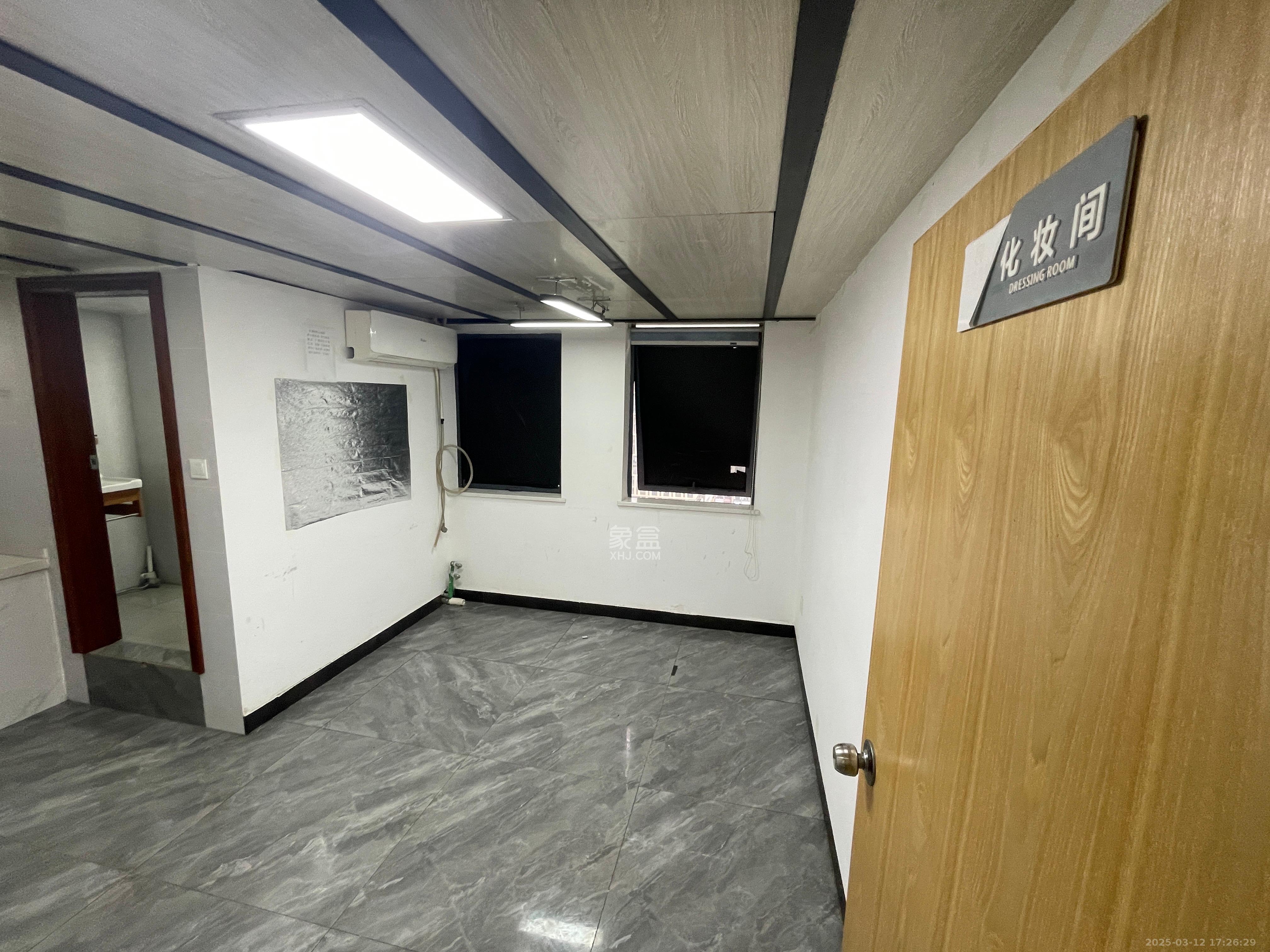 华润置地广场二期  8室3厅2卫   6800.00元/月室内图