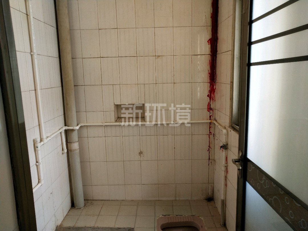 市中心散盘  8室3厅4卫   115.00万客厅