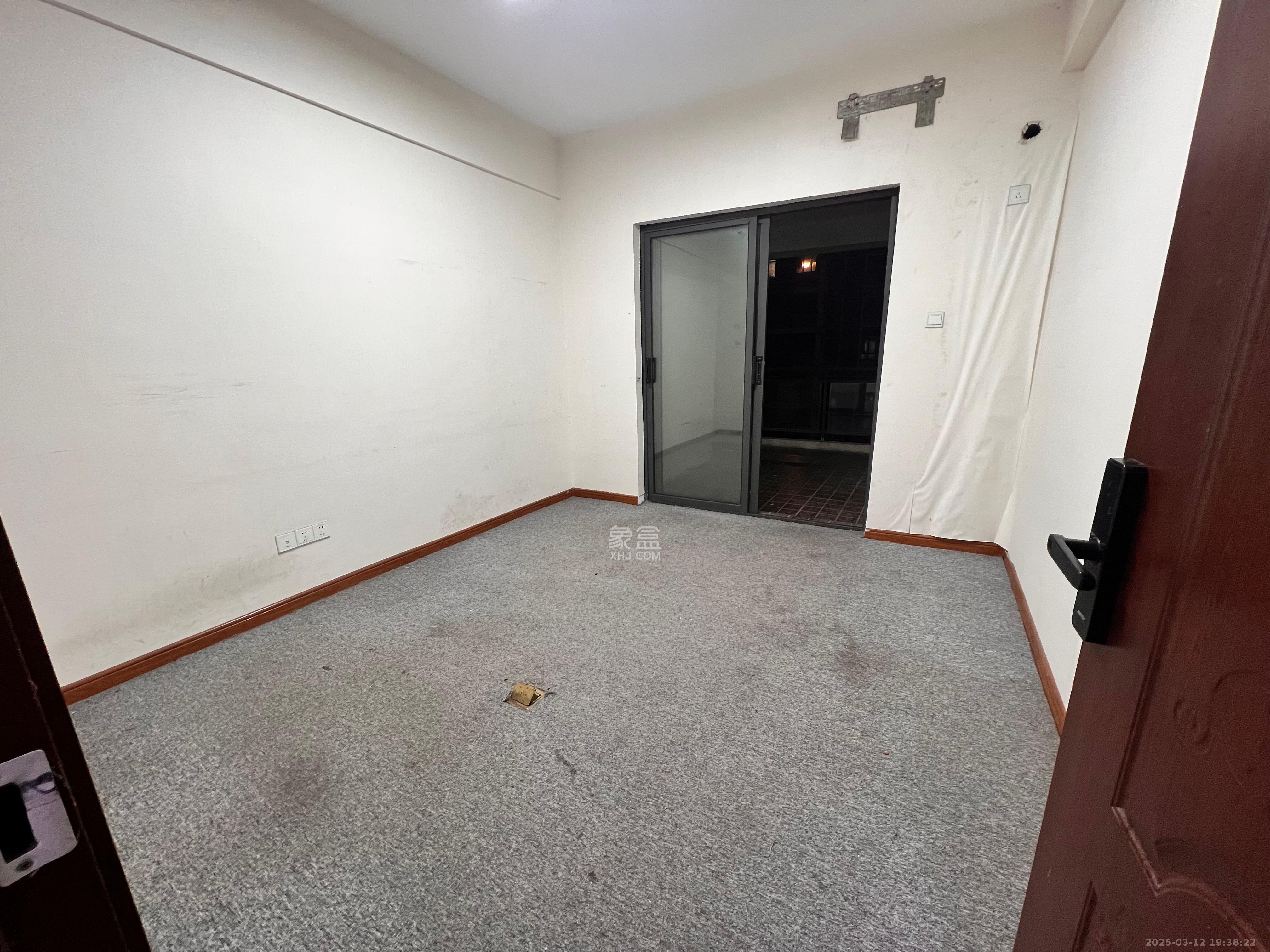 归心苑 4室2厅2卫 3800.0元/月 归心苑 4室2厅2卫 3800.0元/月室内图