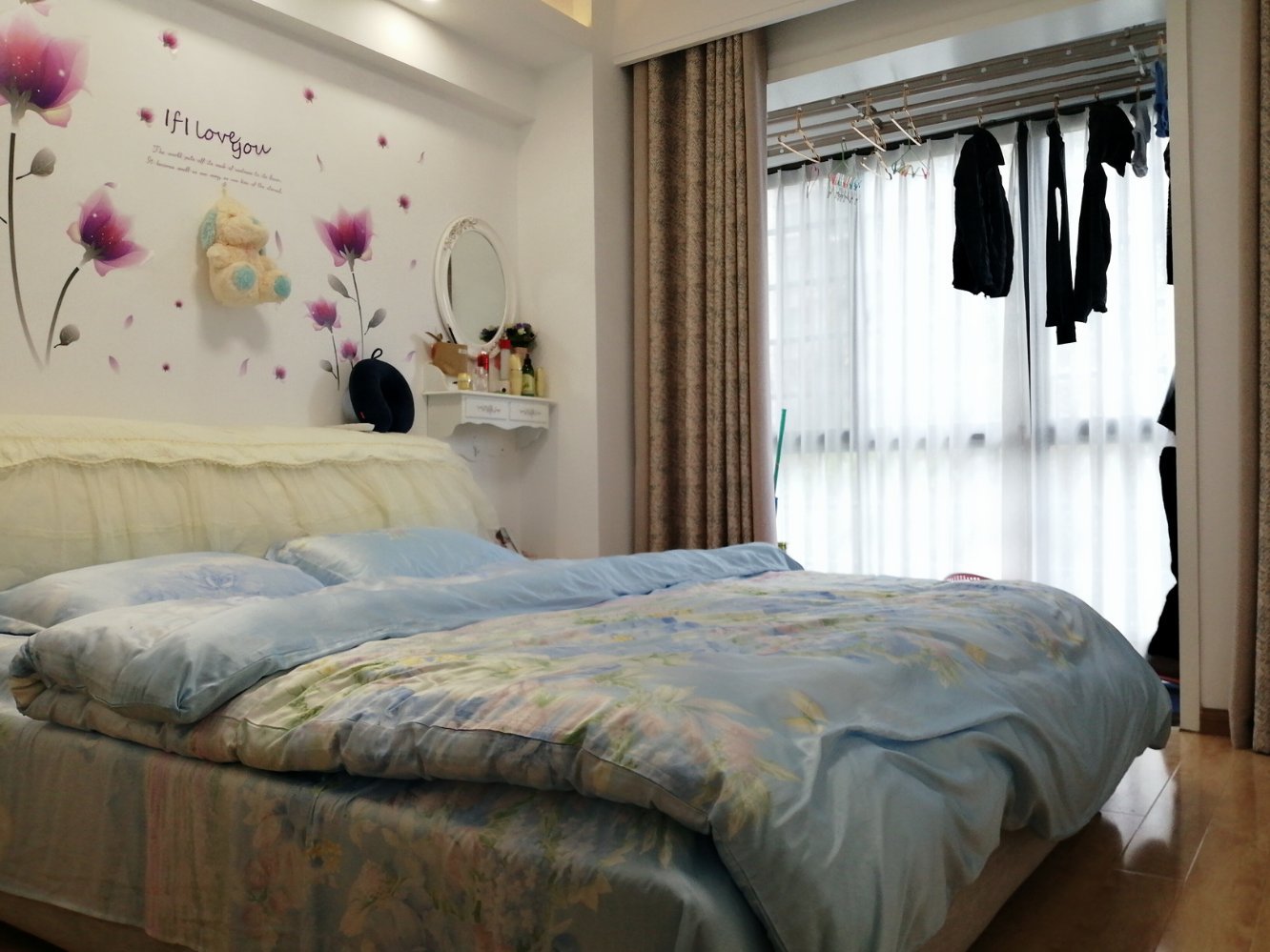 阳光水岸  4室2厅2卫   80.00万客厅