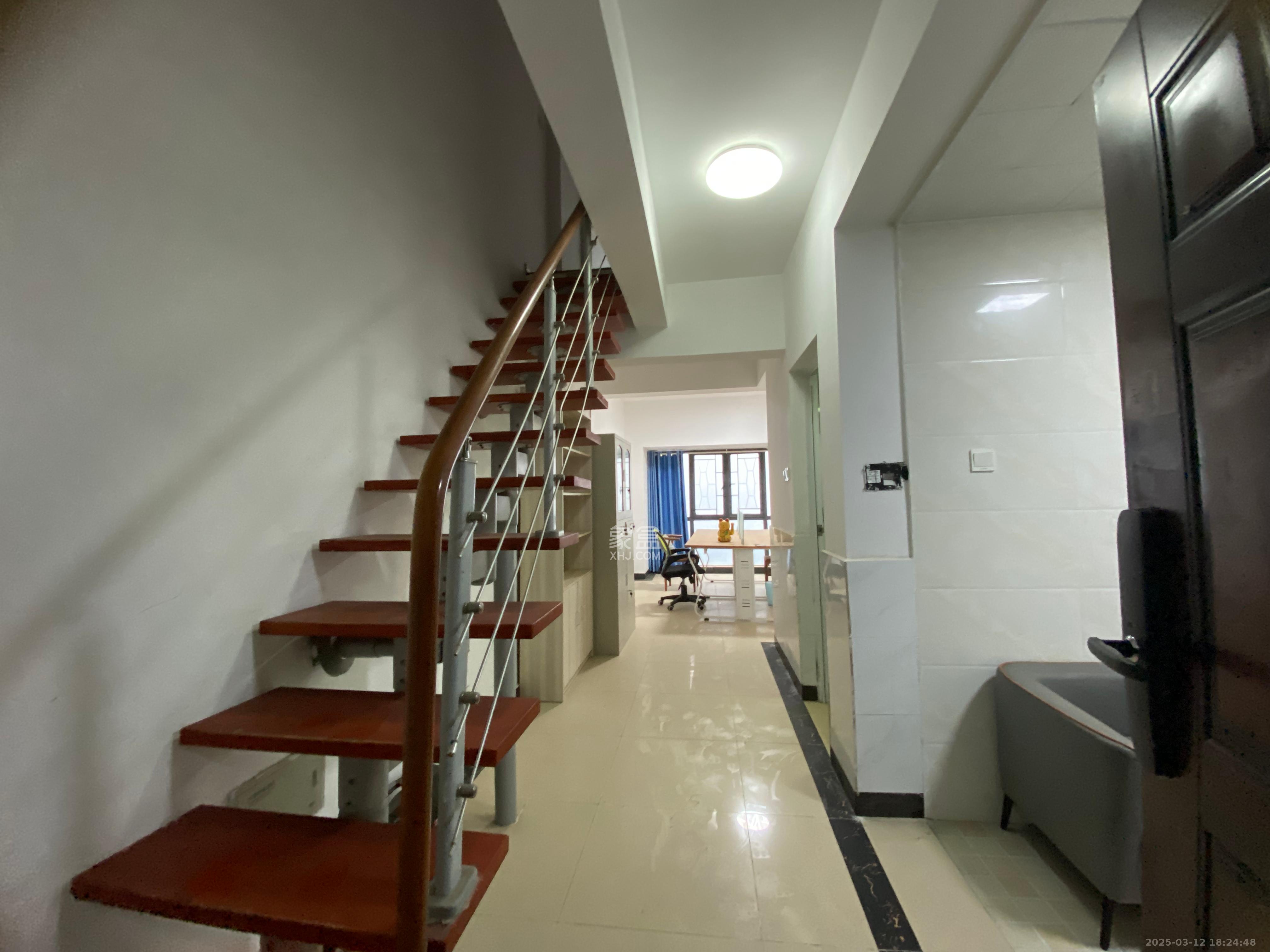 雅阁国际 2室2厅1卫 2500.0元/月 雅阁国际 2室2厅1卫 2500.0元/月室内图