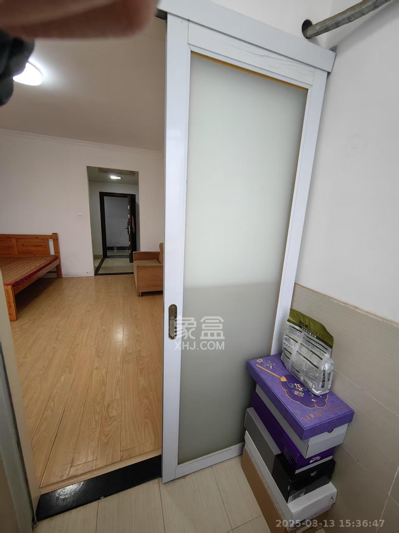 月亮湾草莓街区一、二期  1室1厅1卫   1200.00元/月室内图