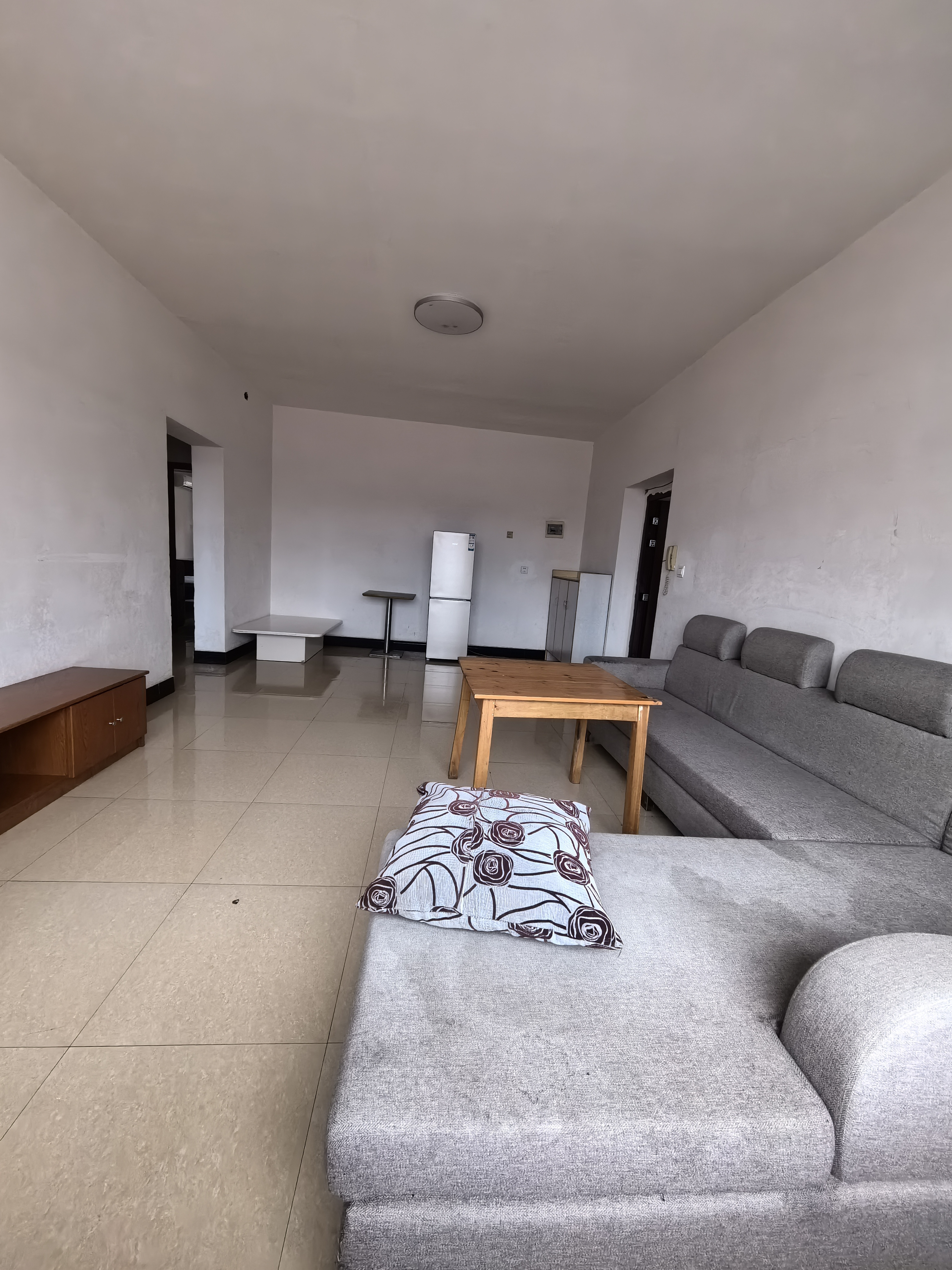 罗家小区西区 2室1厅1卫 1000.0元/月 罗家小区西区 2室1厅1卫 1000.0元/月室内图