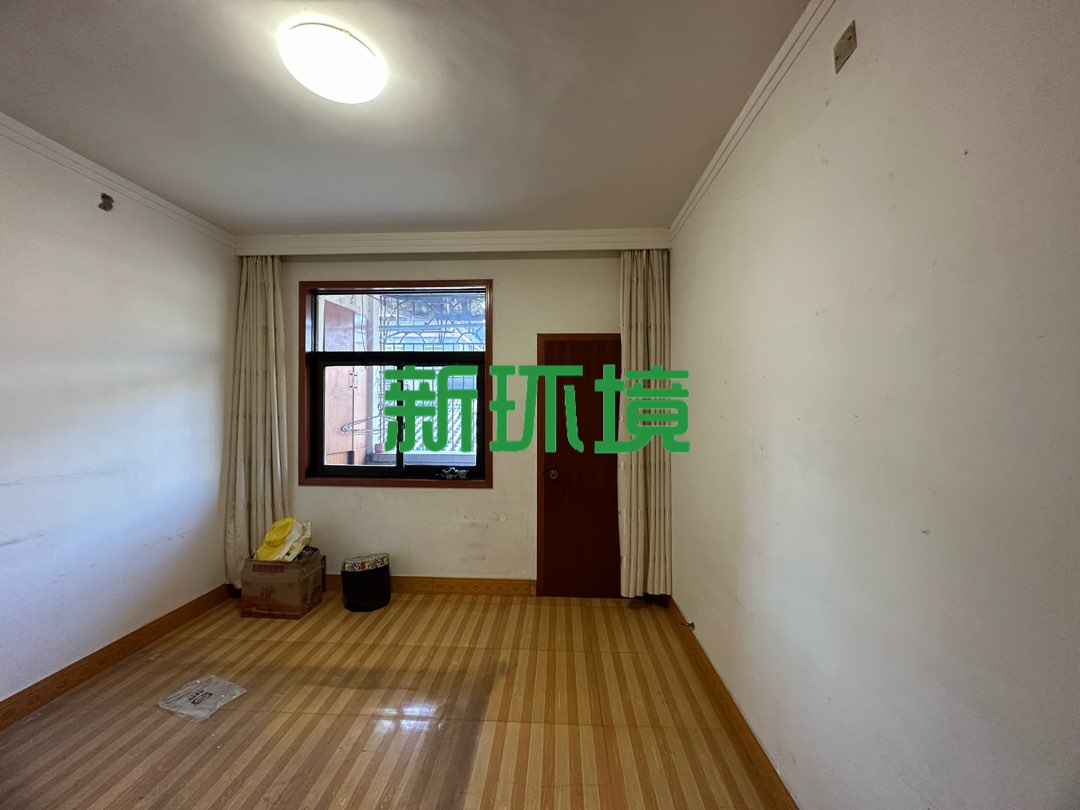 城墙路  3室2厅1卫   39.80万客厅