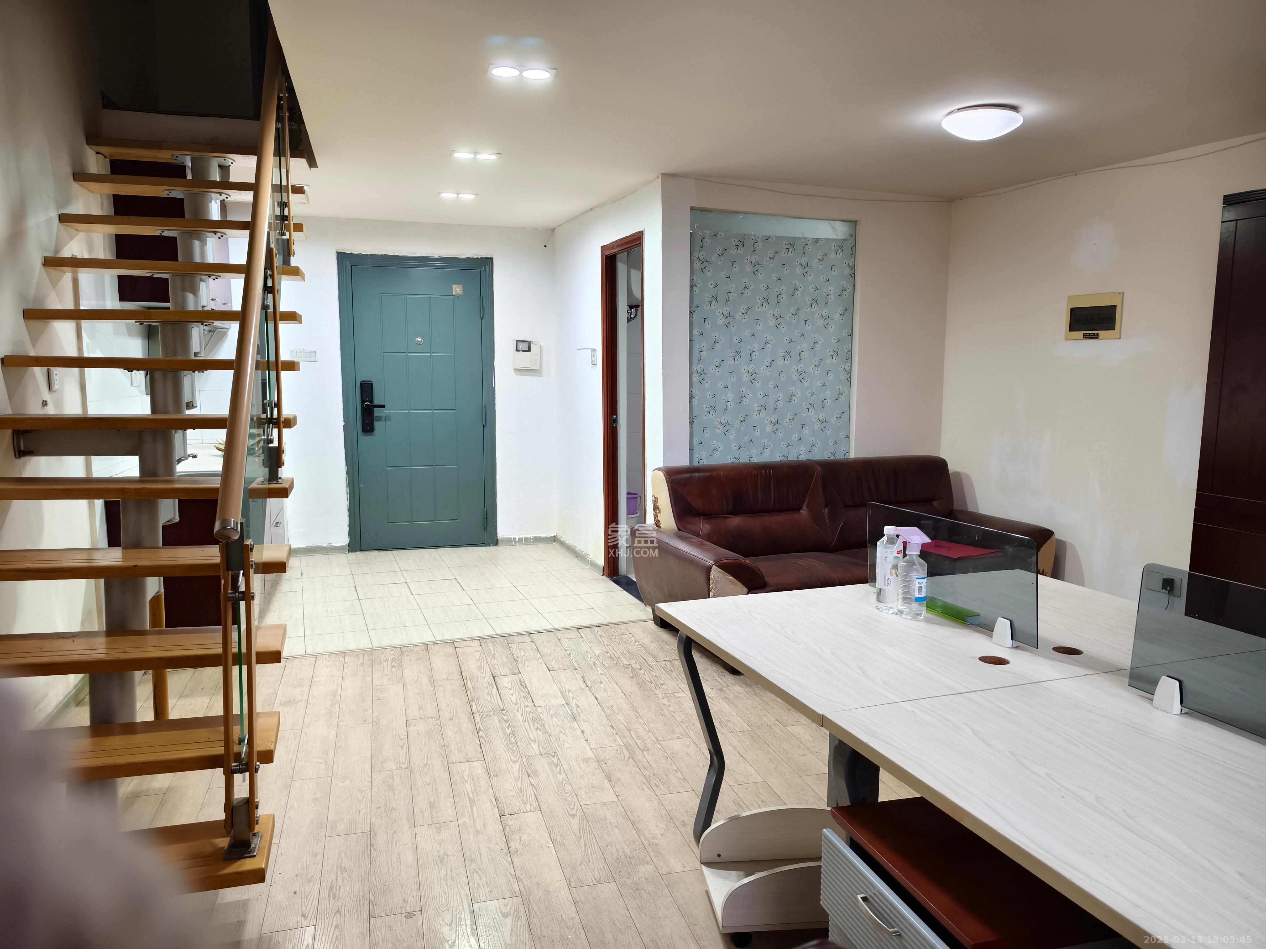 金荣誉峰翡翠花园   45.97㎡      1600.0元/月室内图