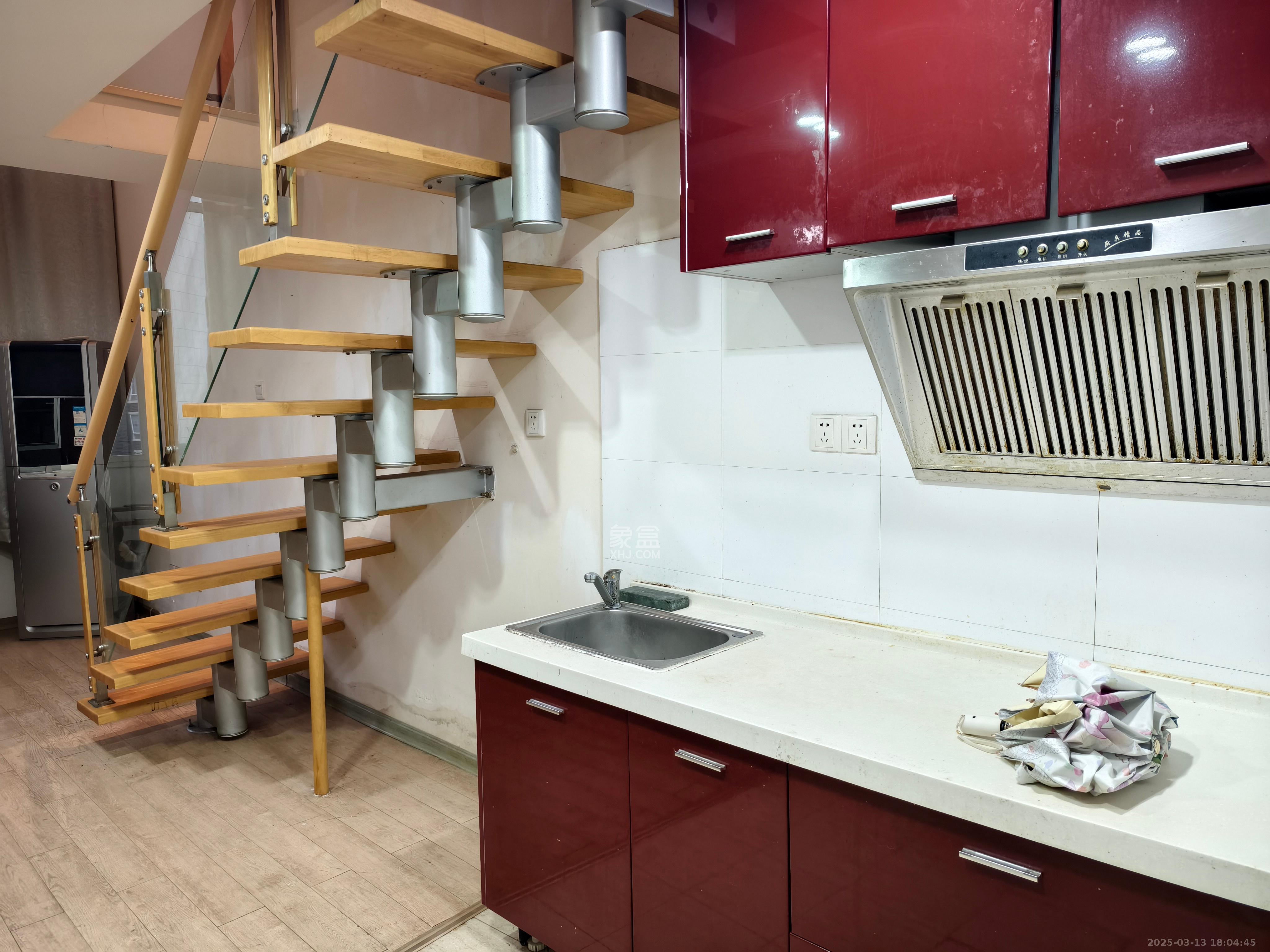 金荣誉峰翡翠花园   45.97㎡      1600.0元/月室内图