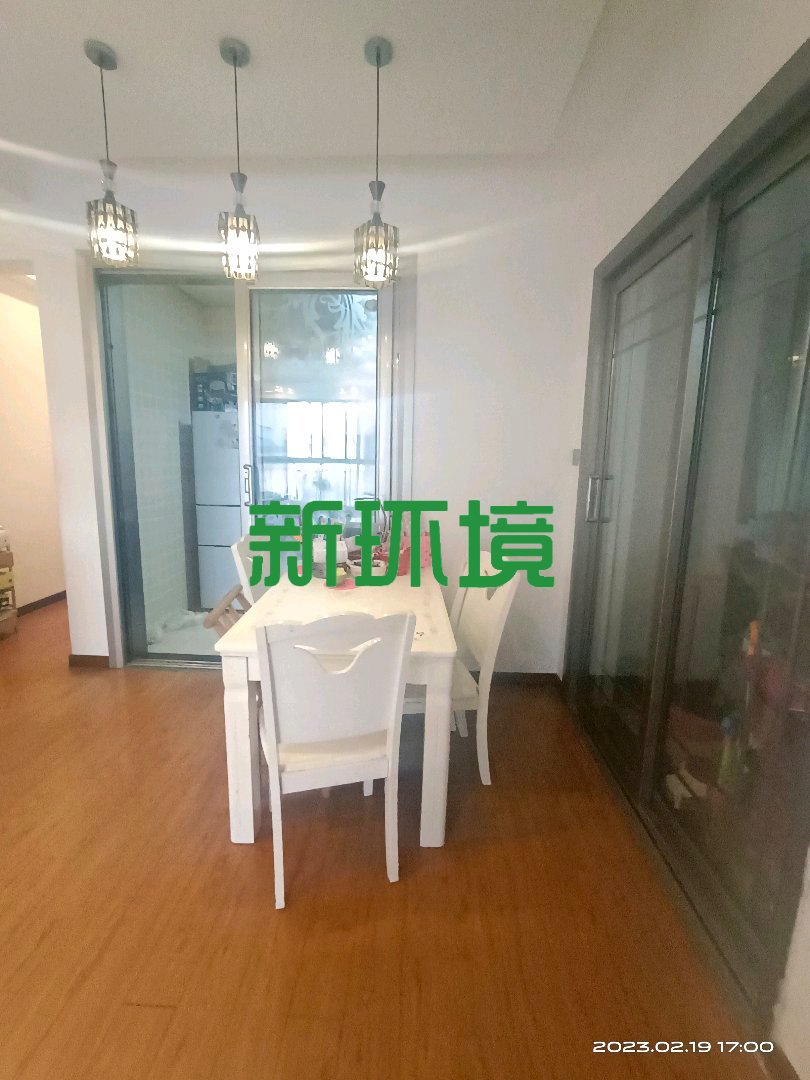 山水印象  3室2厅2卫   80.00万客厅
