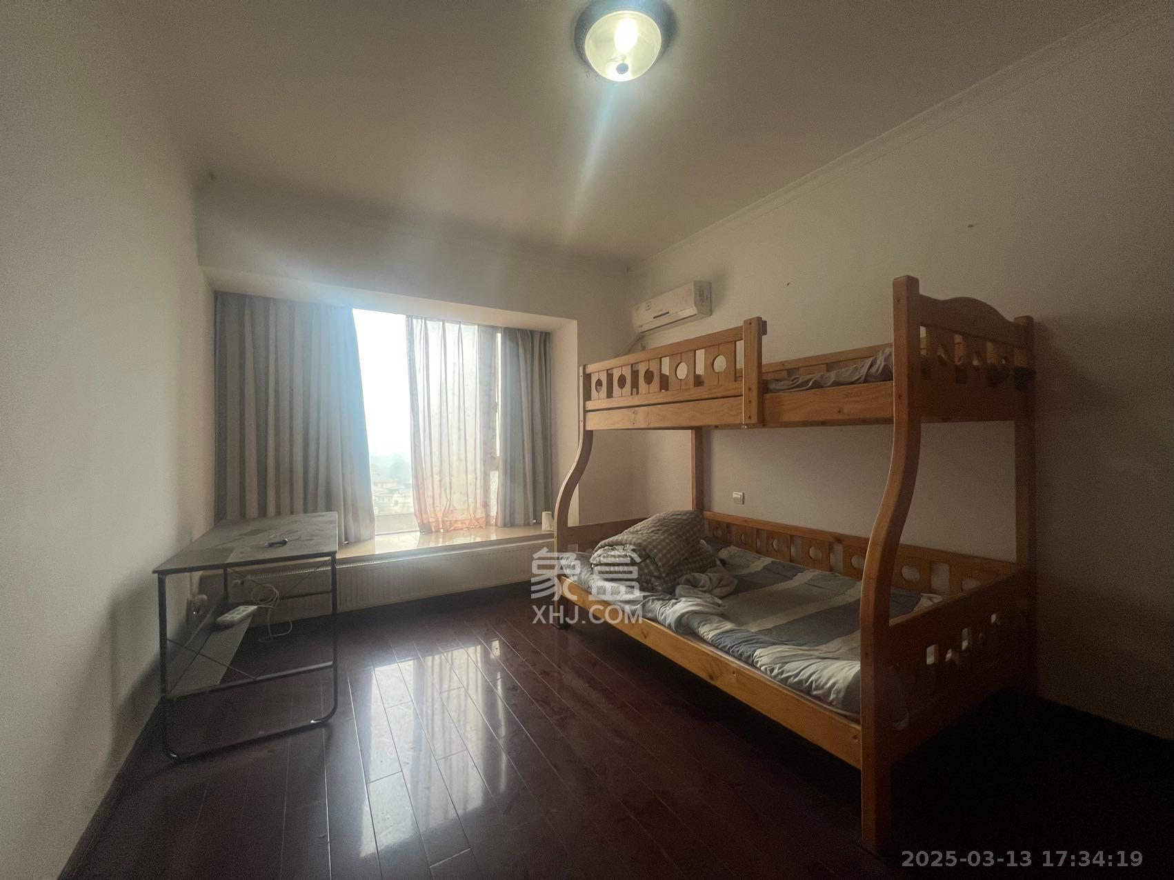 藏珑湖上国际花园 4室2厅2卫 6500.0元/月 藏珑湖上国际花园 4室2厅2卫 6500.0元/月室内图