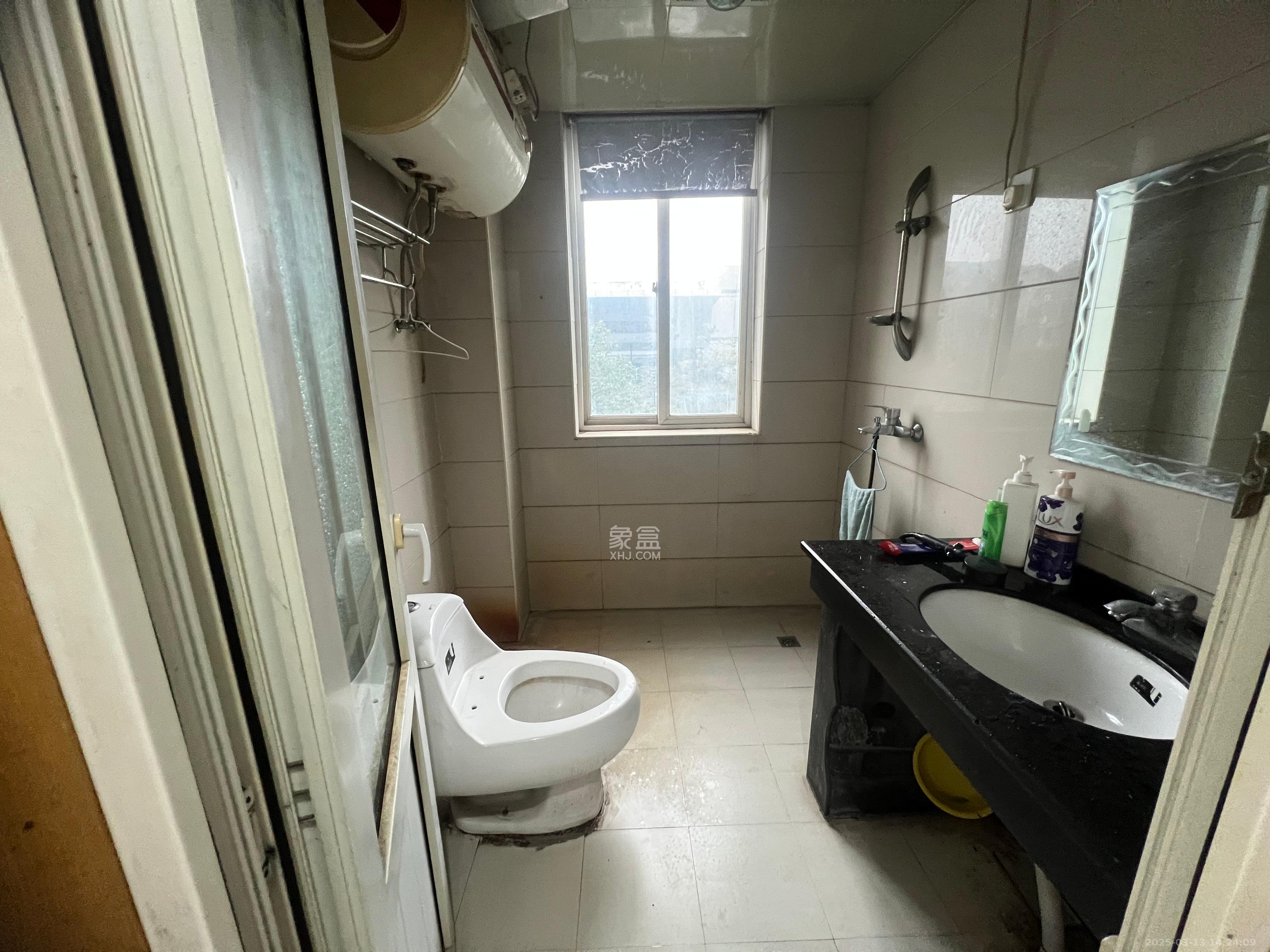 紫薇鑫园 4室2厅2卫 2600.0元/月 紫薇鑫园 4室2厅2卫 2600.0元/月室内图