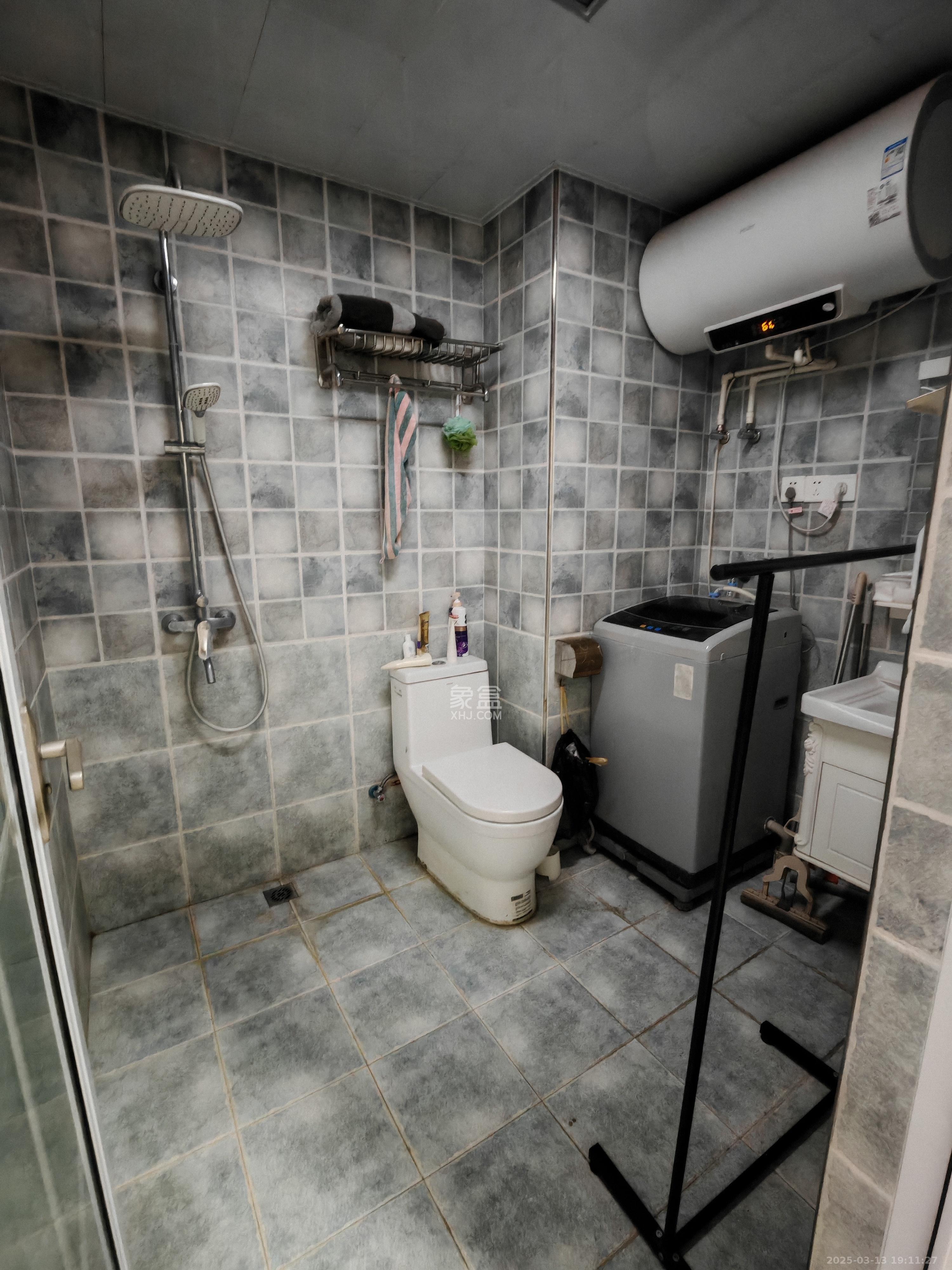 新世界广场 1室1厅1卫 1300.0元/月 新世界广场 1室1厅1卫 1300.0元/月室内图