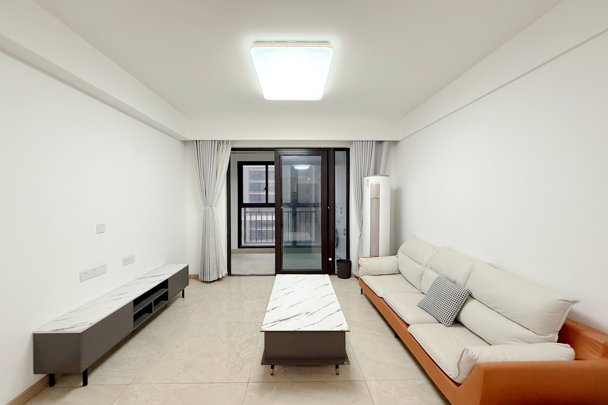 新城国际花都 3室2厅2卫 70.8万 新城国际花都 3室2厅2卫 70.8万客厅