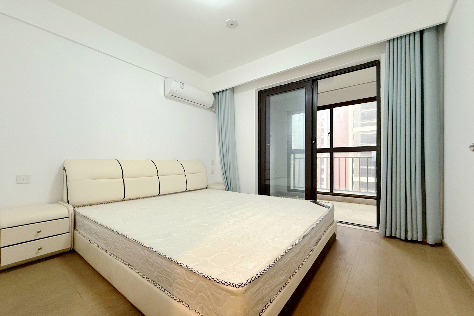 新城国际花都  3室2厅2卫    70.8万卧室