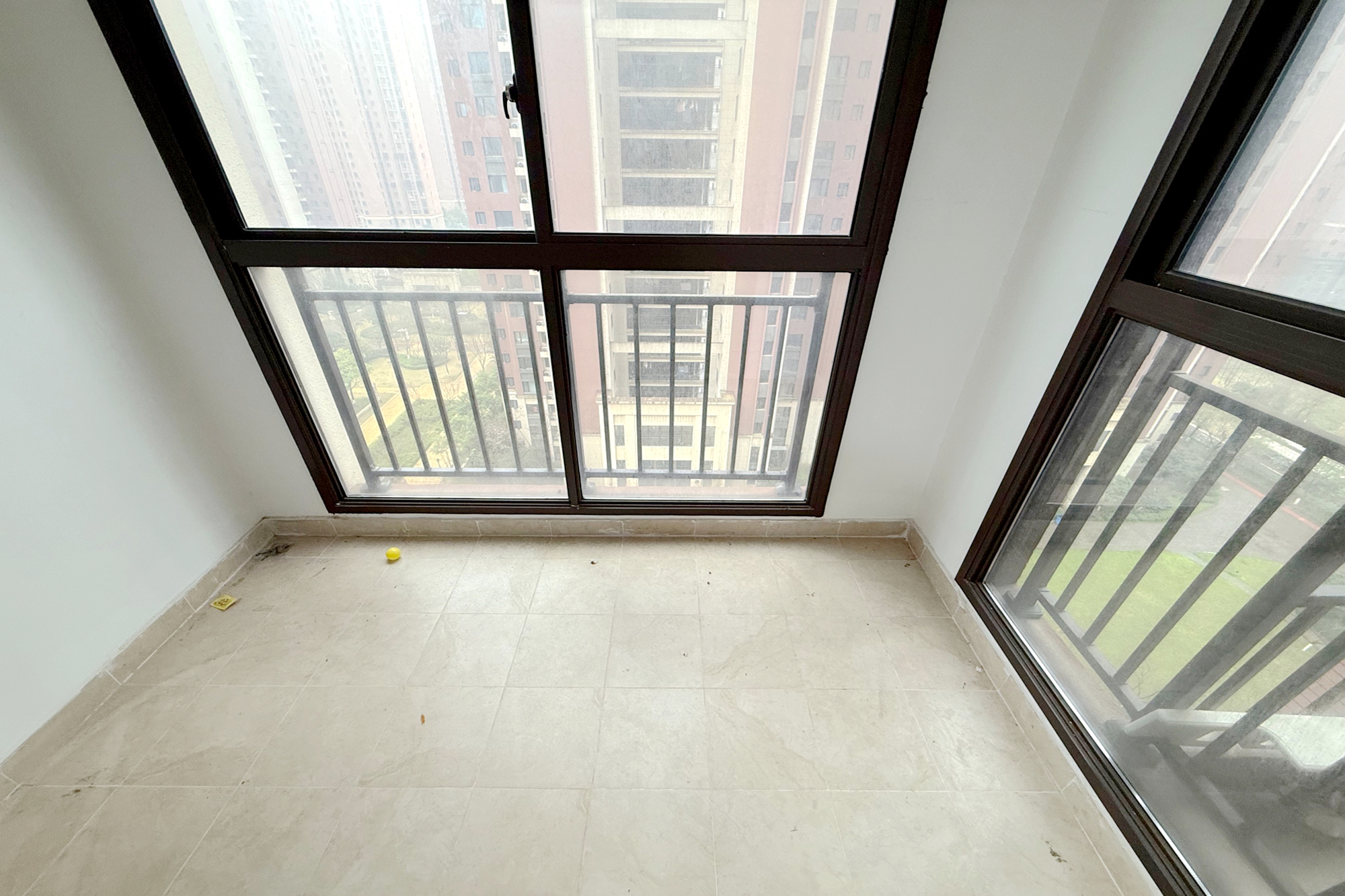 新城国际花都  3室2厅2卫    70.8万阳台