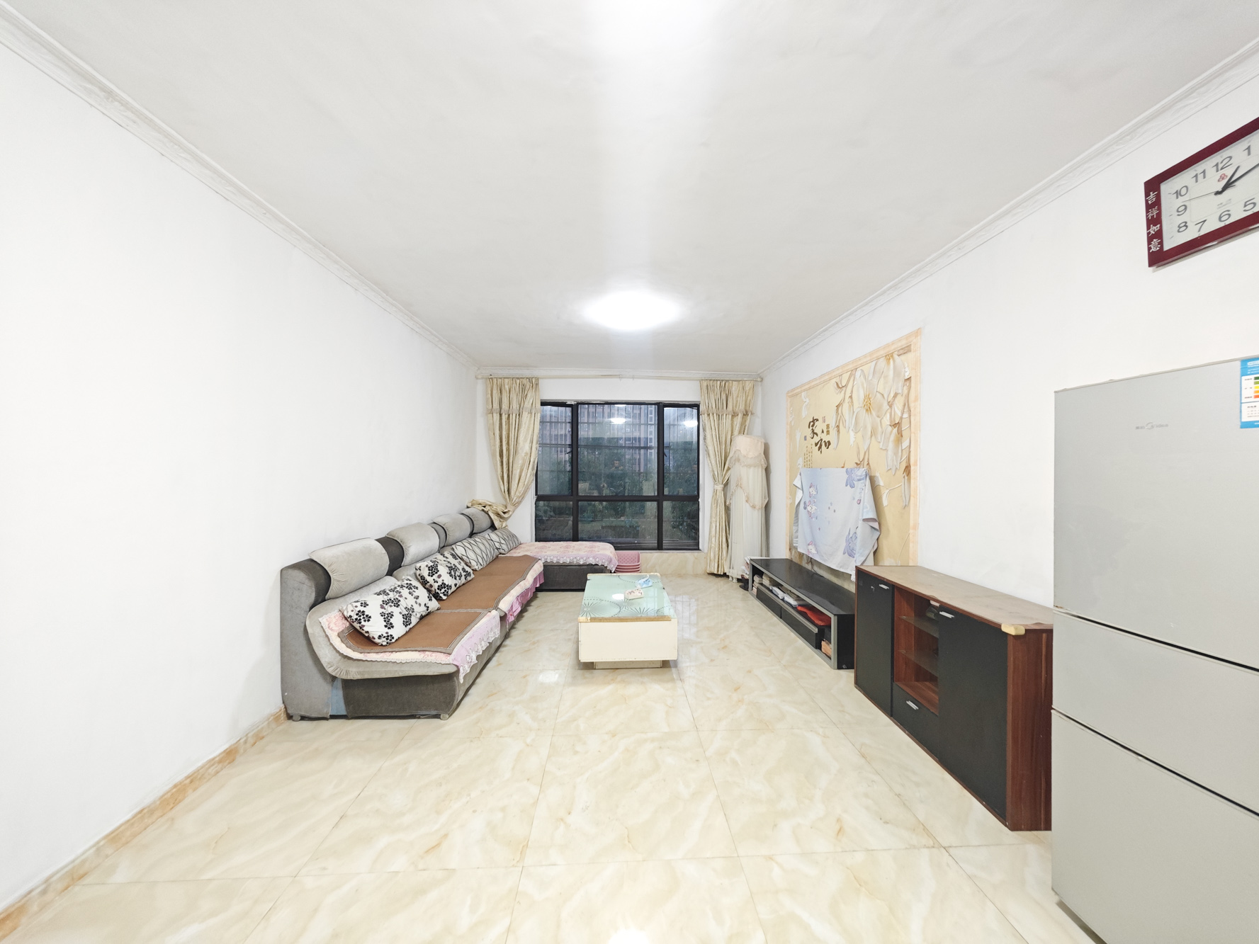 康斯丹郡(融程领秀佳园) 3室2厅1卫 78.0万 康斯丹郡(融程领秀佳园) 3室2厅1卫 78.0万客厅