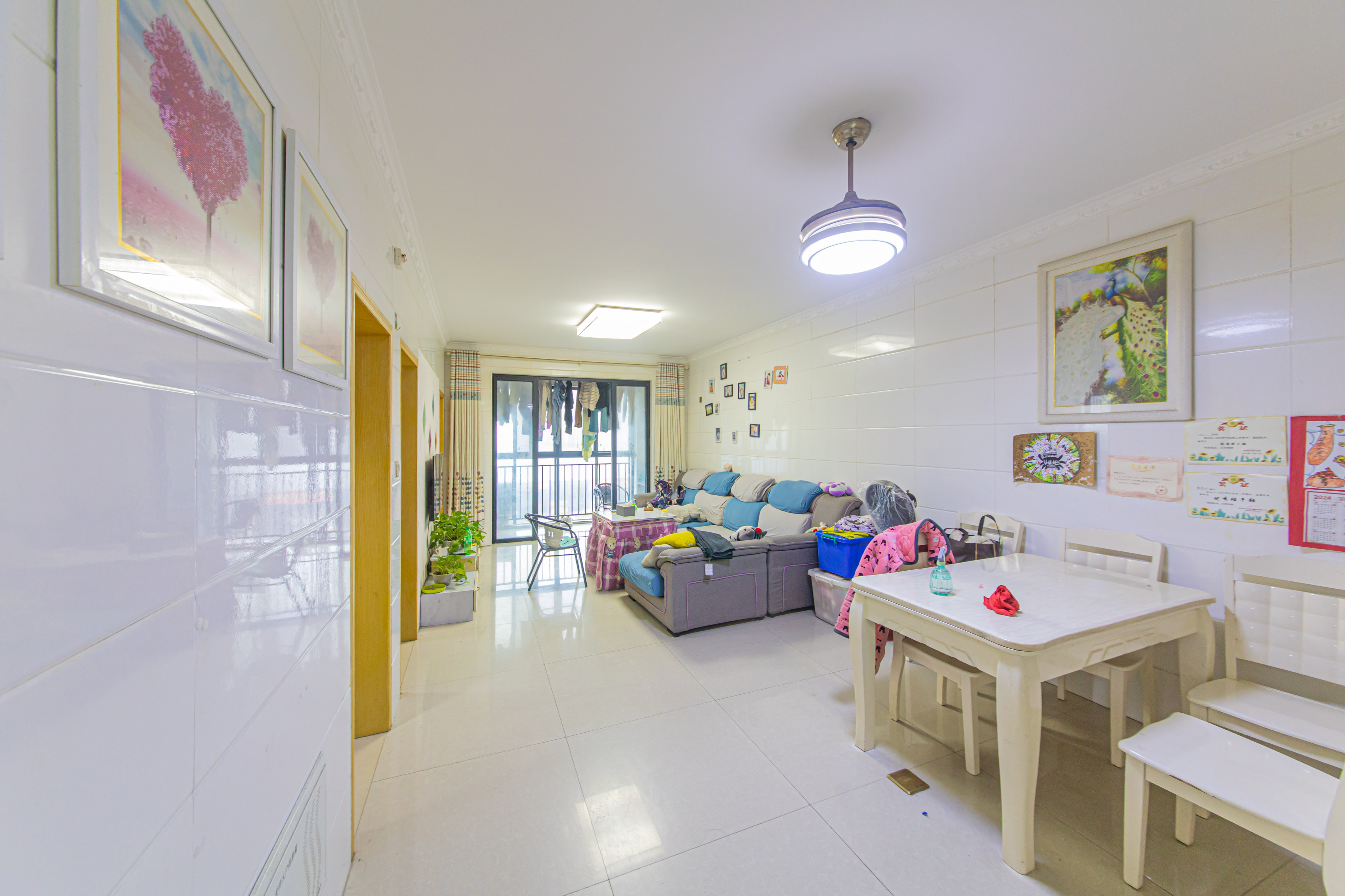 中信凯旋城(中信新城四期) 3室2厅1卫 63.8万 中信凯旋城(中信新城四期) 3室2厅1卫 63.8万客厅