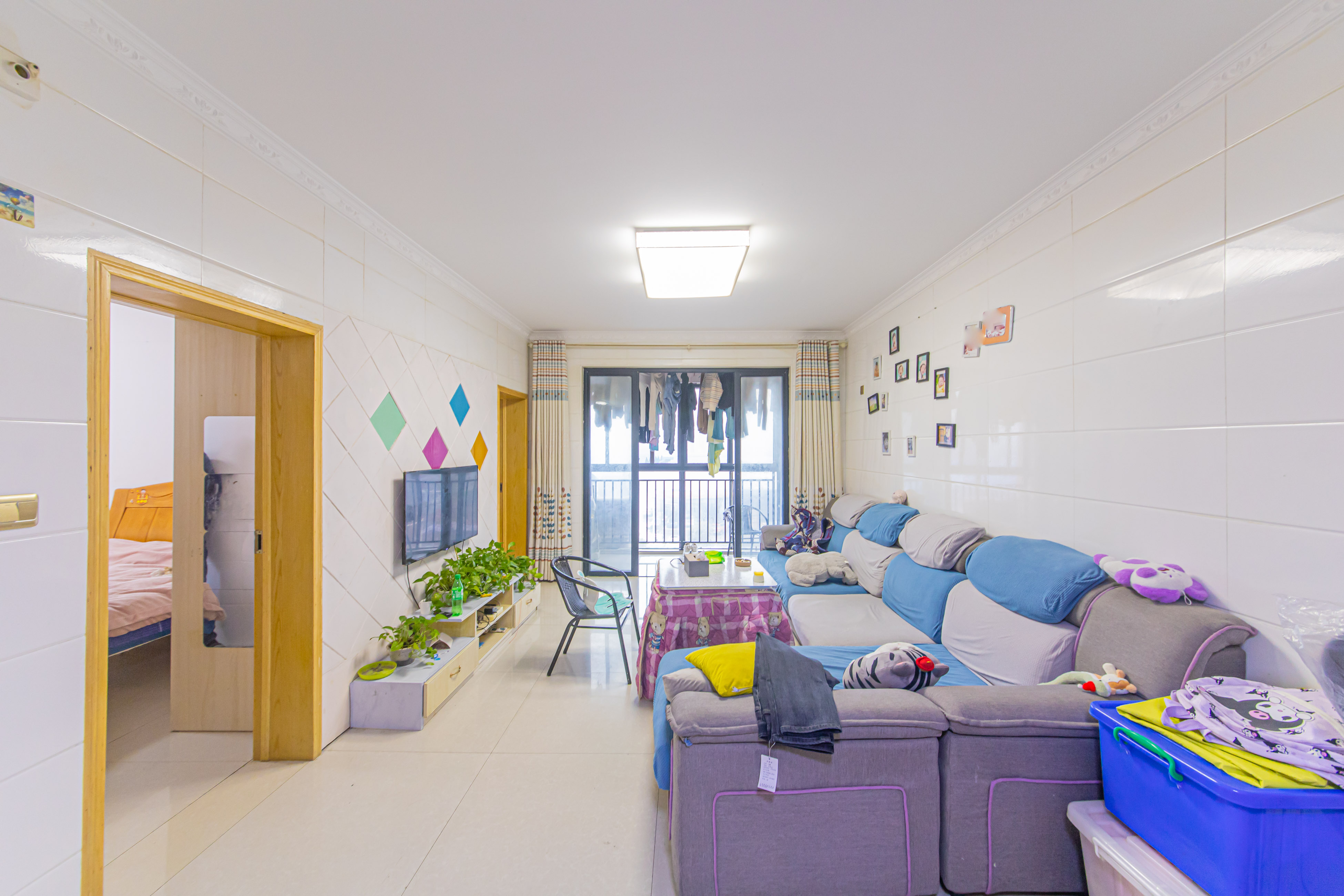 中信凯旋城(中信新城四期) 3室2厅1卫 63.8万 中信凯旋城(中信新城四期) 3室2厅1卫 63.8万客厅