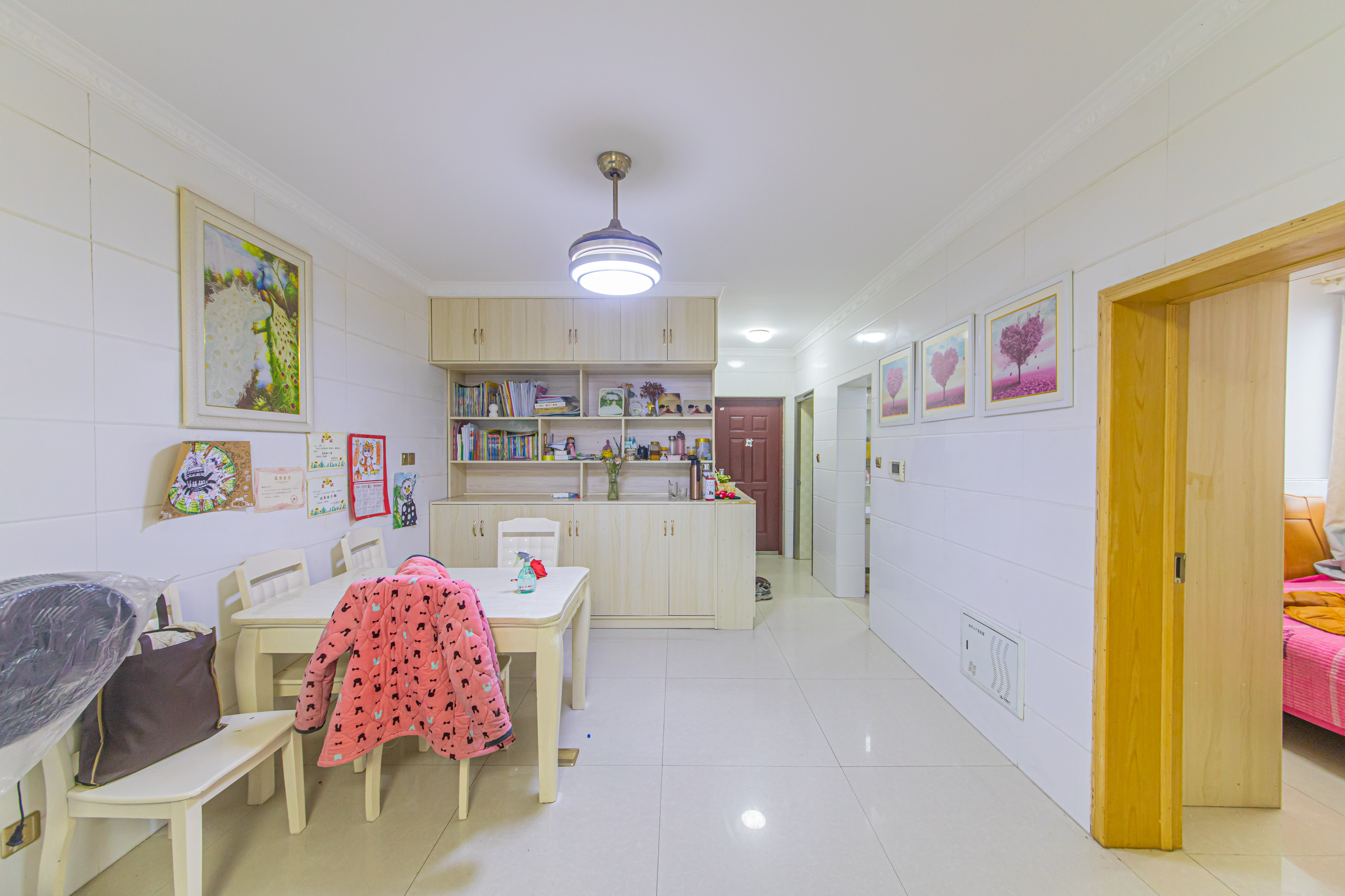 中信凯旋城(中信新城四期) 3室2厅1卫 63.8万 中信凯旋城(中信新城四期) 3室2厅1卫 63.8万客厅