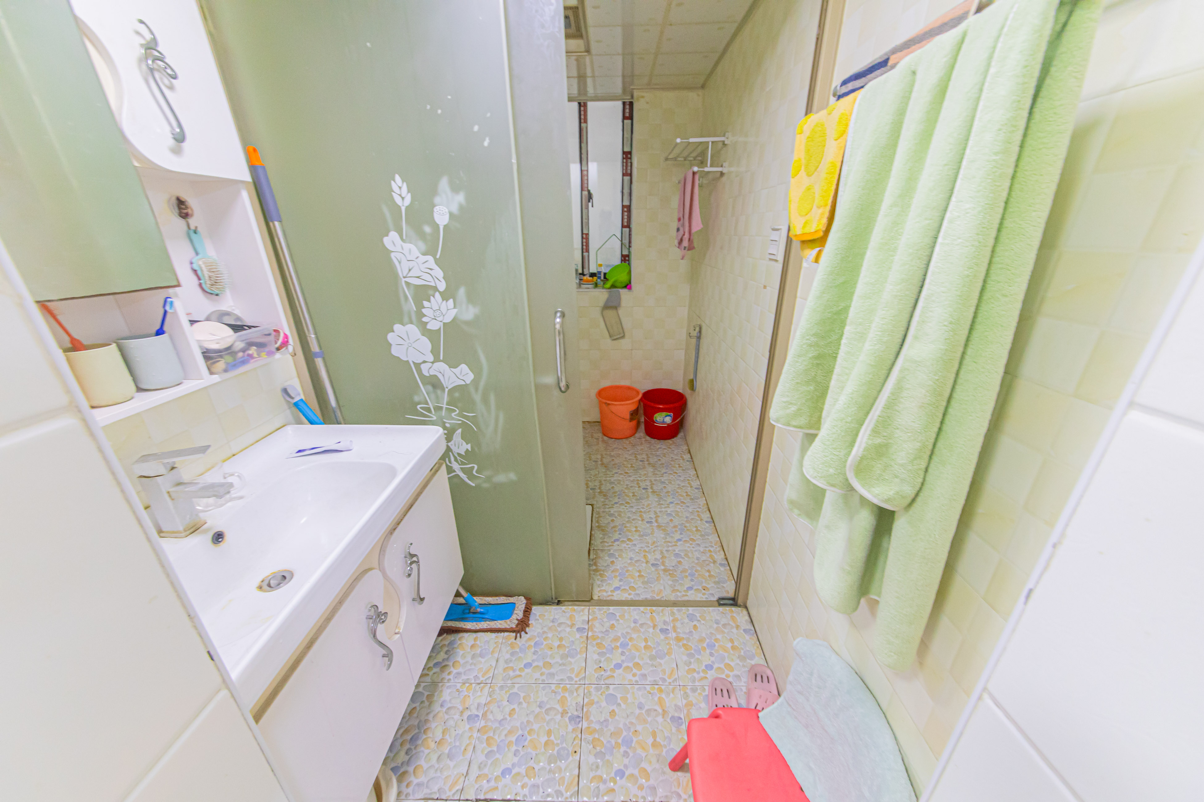 中信凯旋城(中信新城四期) 3室2厅1卫 63.8万 中信凯旋城(中信新城四期) 3室2厅1卫 63.8万卫生间