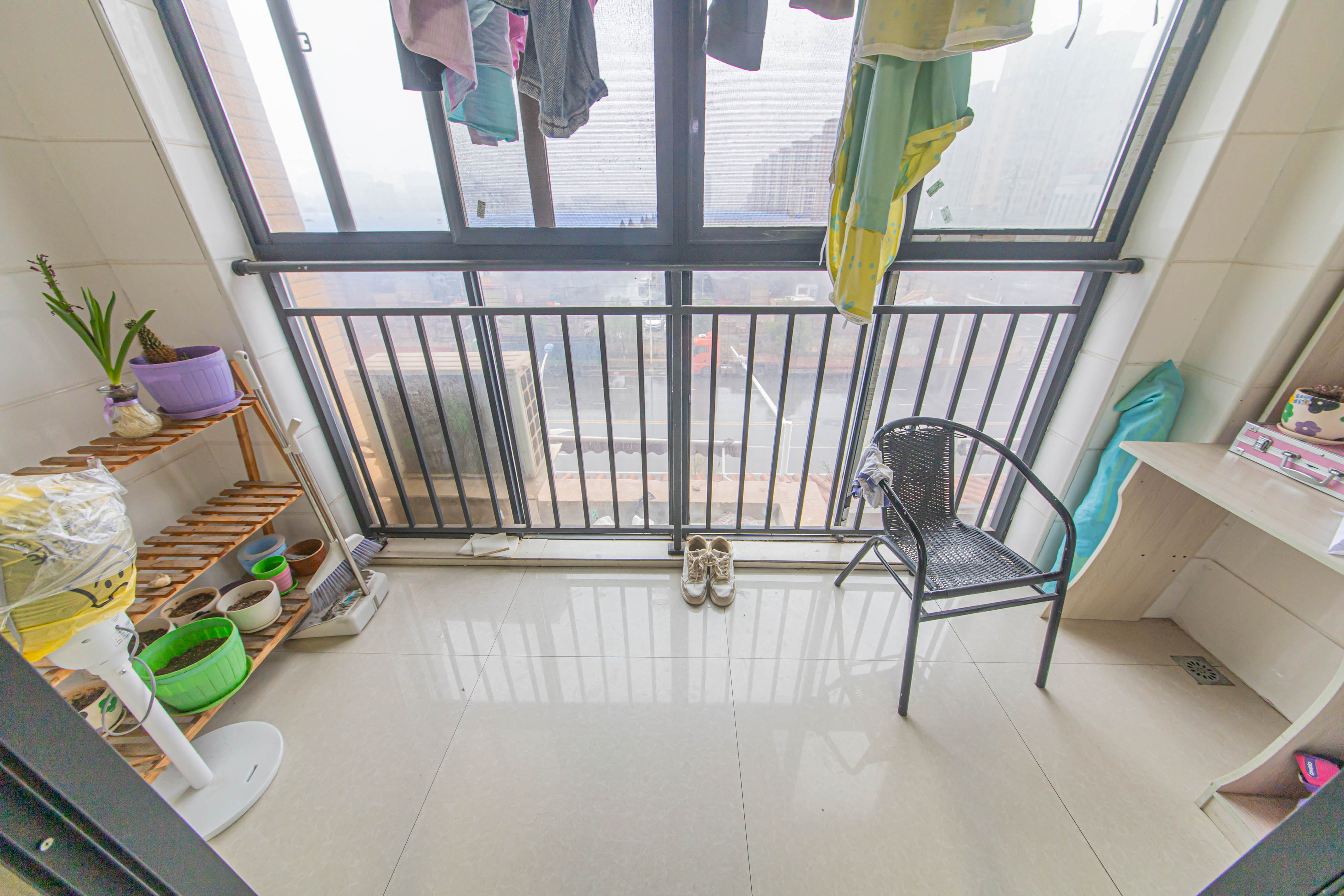 中信凯旋城(中信新城四期) 3室2厅1卫 63.8万 中信凯旋城(中信新城四期) 3室2厅1卫 63.8万阳台