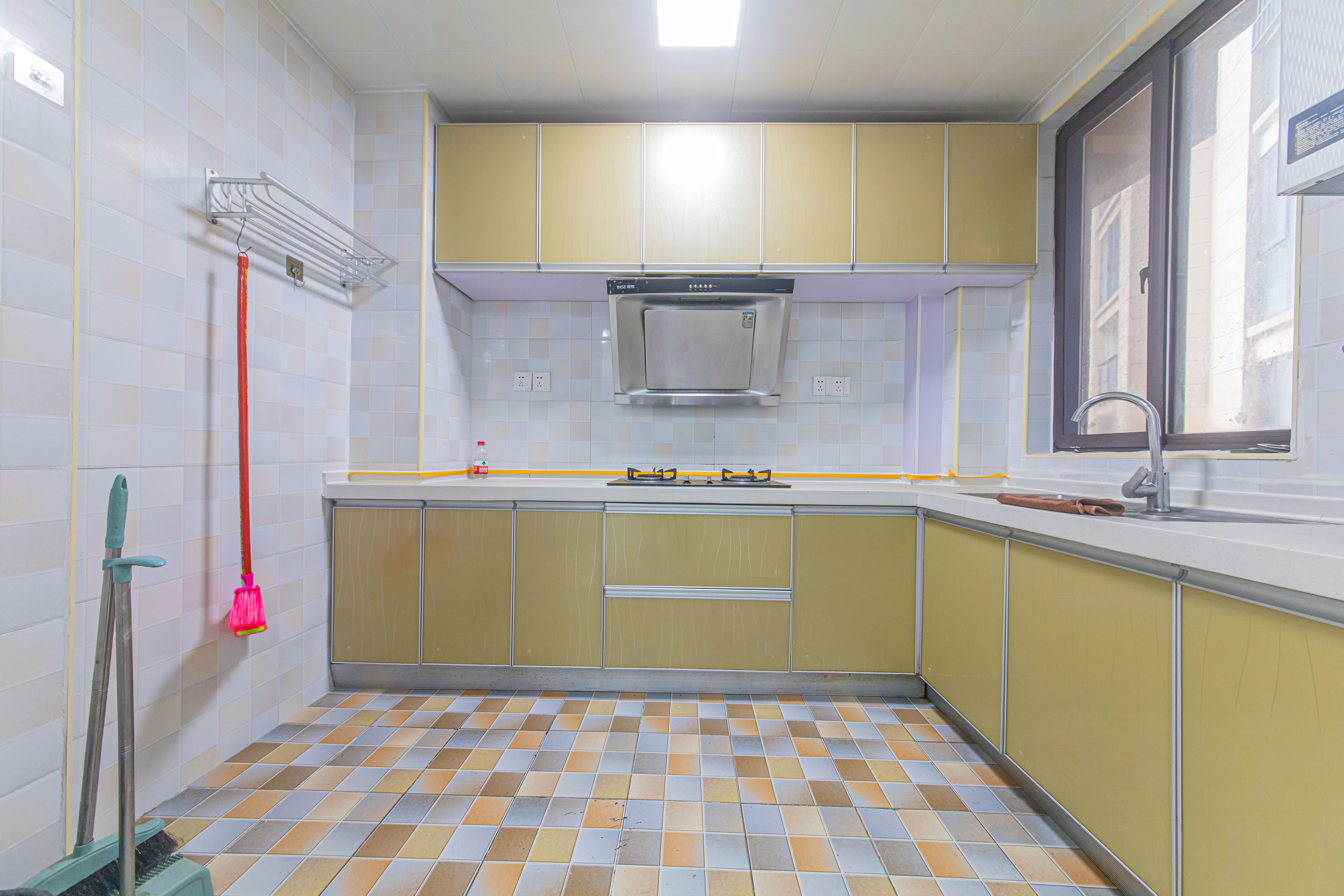 鑫远悦城(鑫远悦时代)  3室2厅1卫    88.0万 鑫远悦城(鑫远悦时代)  3室2厅1卫    88.0万厨房