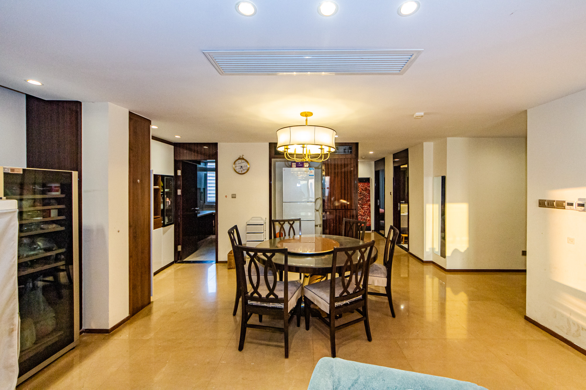 北辰定江洋  3室2厅2卫    350.0万客厅