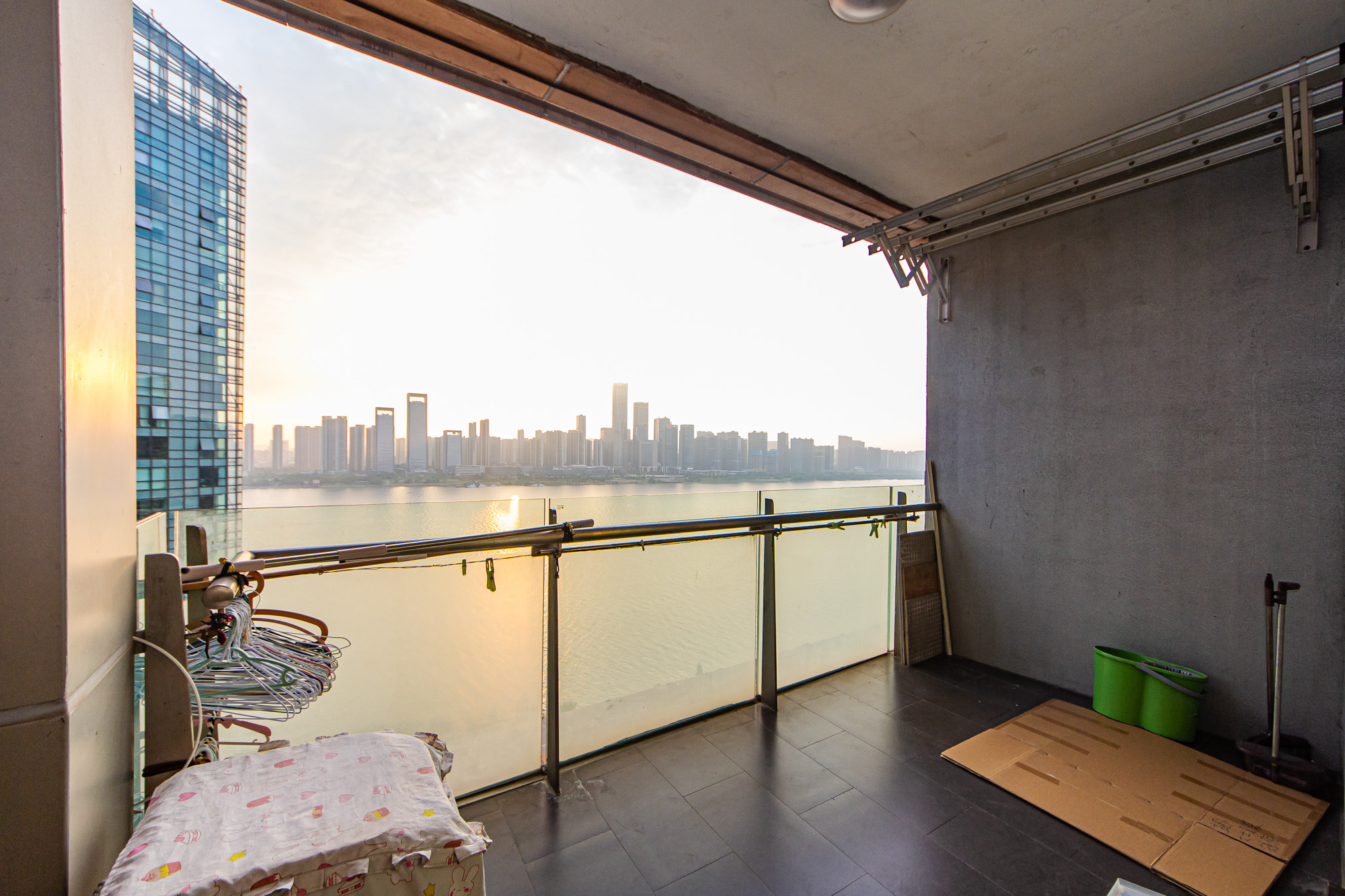 北辰定江洋  3室2厅2卫    350.0万阳台