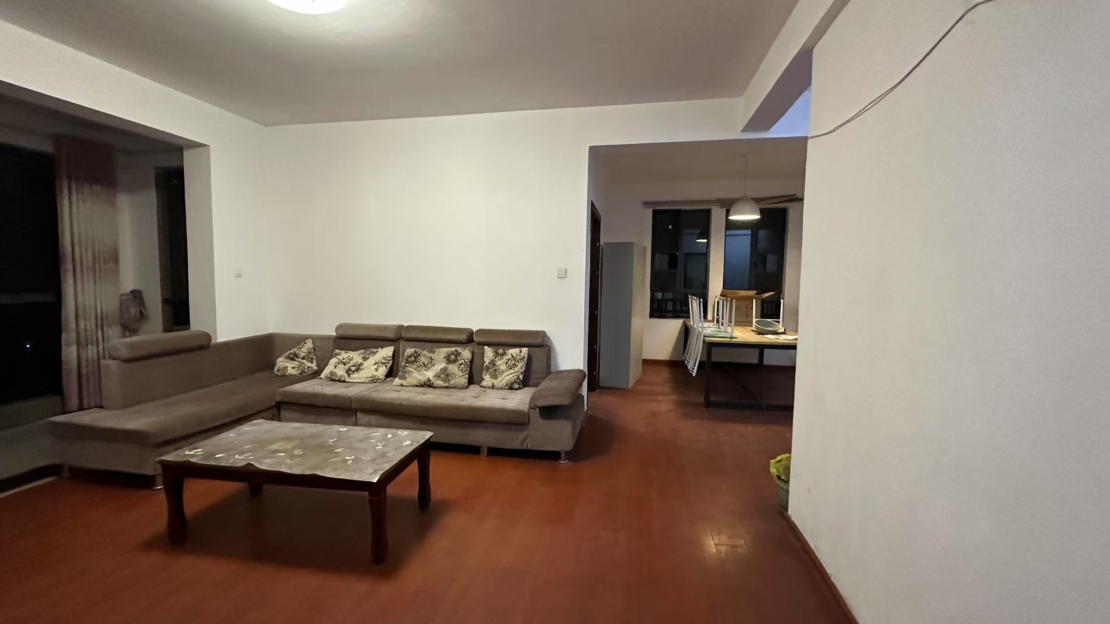 泰山公馆  3室2厅2卫    53.8万 泰山公馆  3室2厅2卫    53.8万室内图