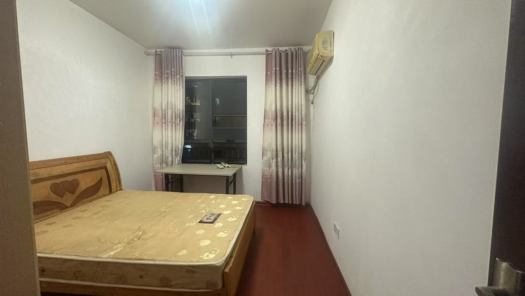 泰山公馆  3室2厅2卫    53.8万 泰山公馆  3室2厅2卫    53.8万室内图