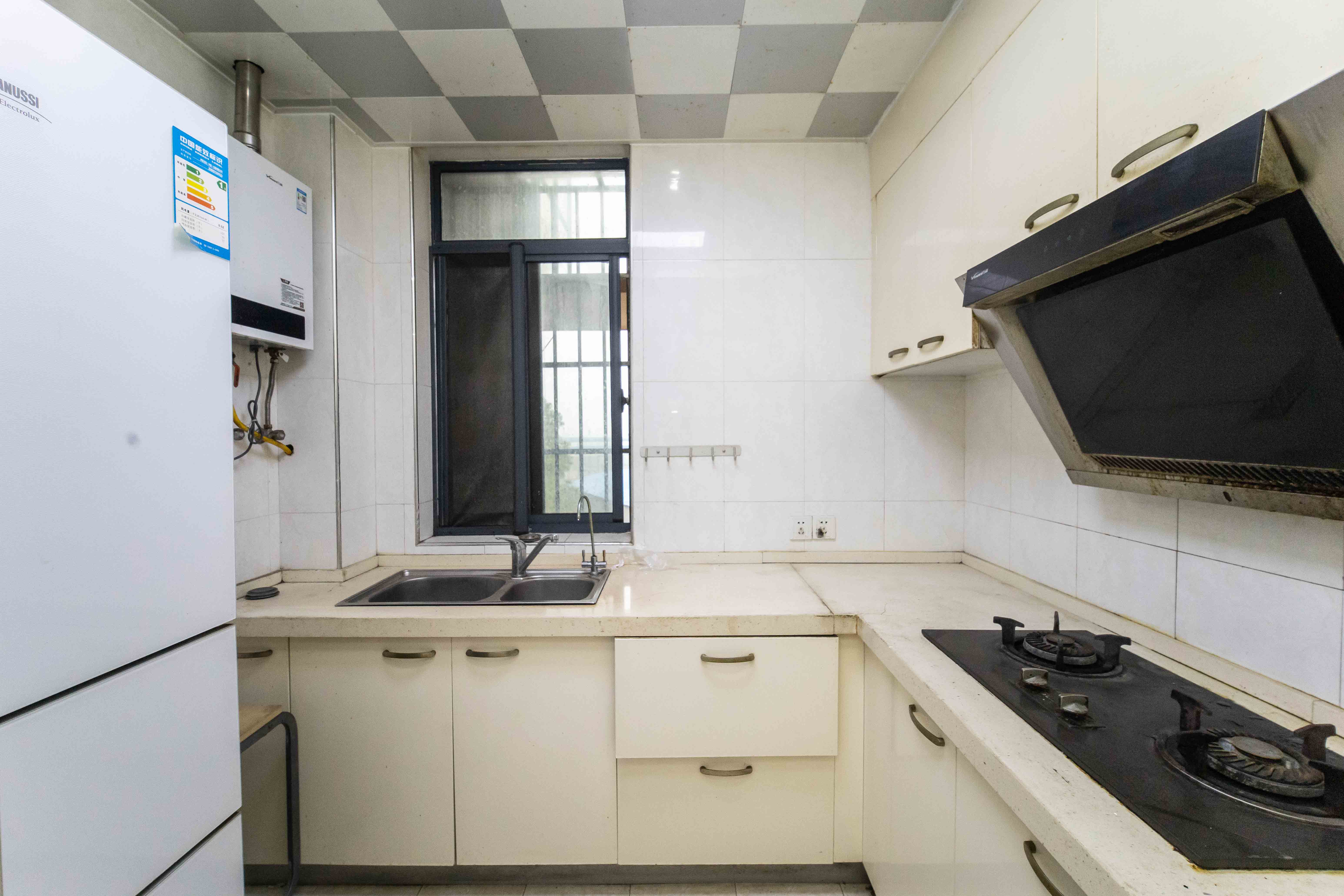 江河双水湾  3室2厅1卫    75.0万 江河双水湾  3室2厅1卫    75.0万厨房