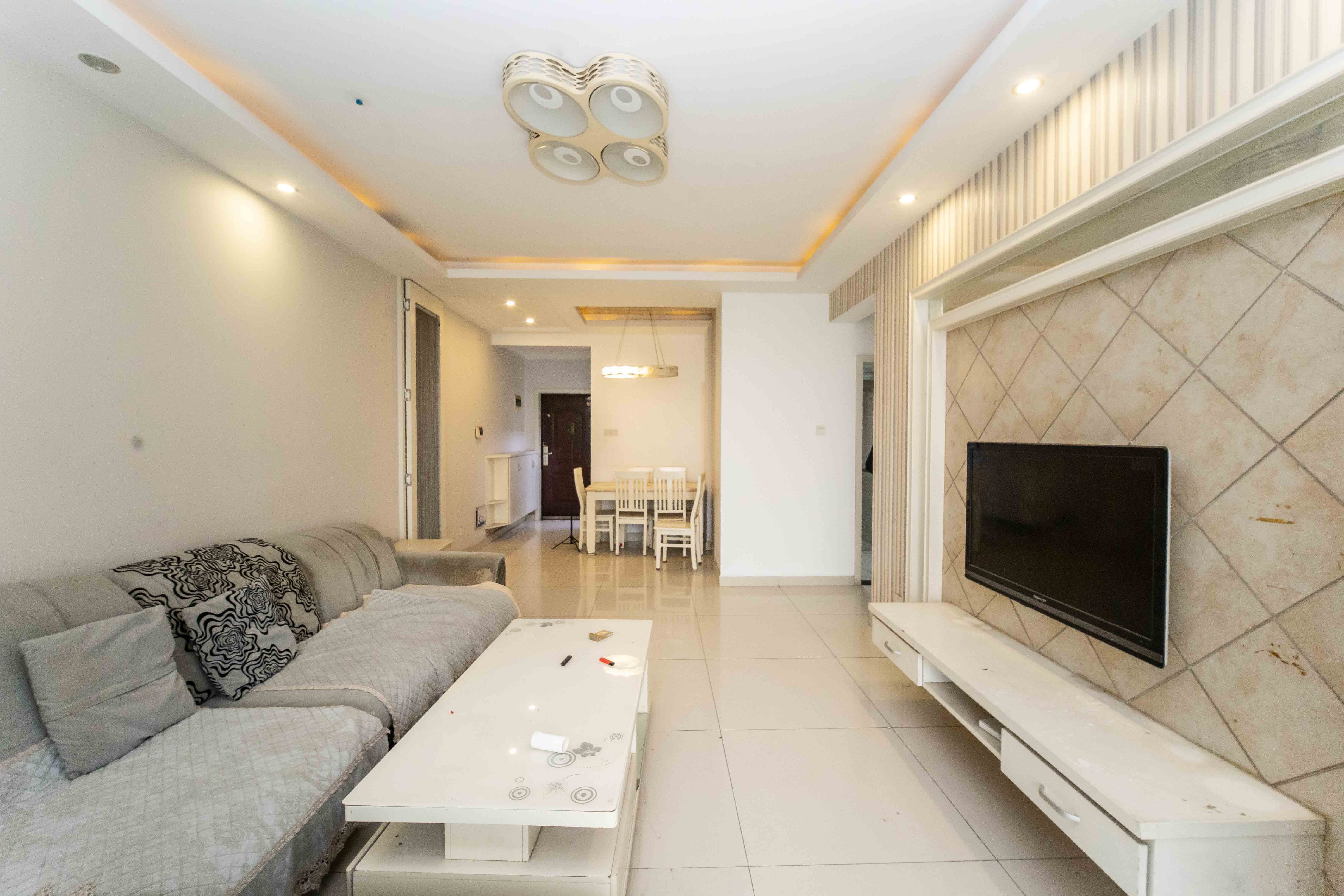 江河双水湾  3室2厅1卫    75.0万 江河双水湾  3室2厅1卫    75.0万客厅