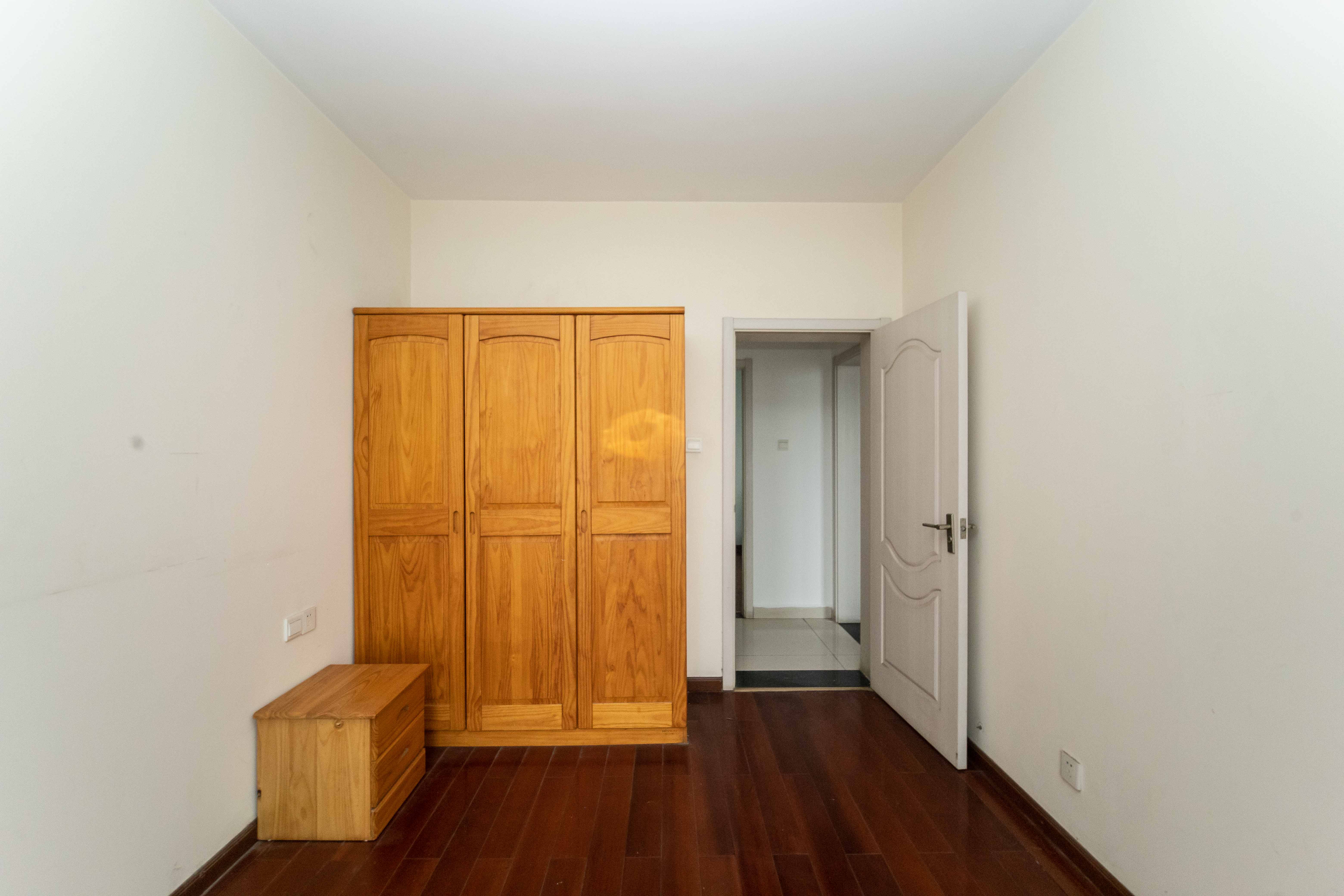 江河双水湾  3室2厅1卫    75.0万 江河双水湾  3室2厅1卫    75.0万卧室