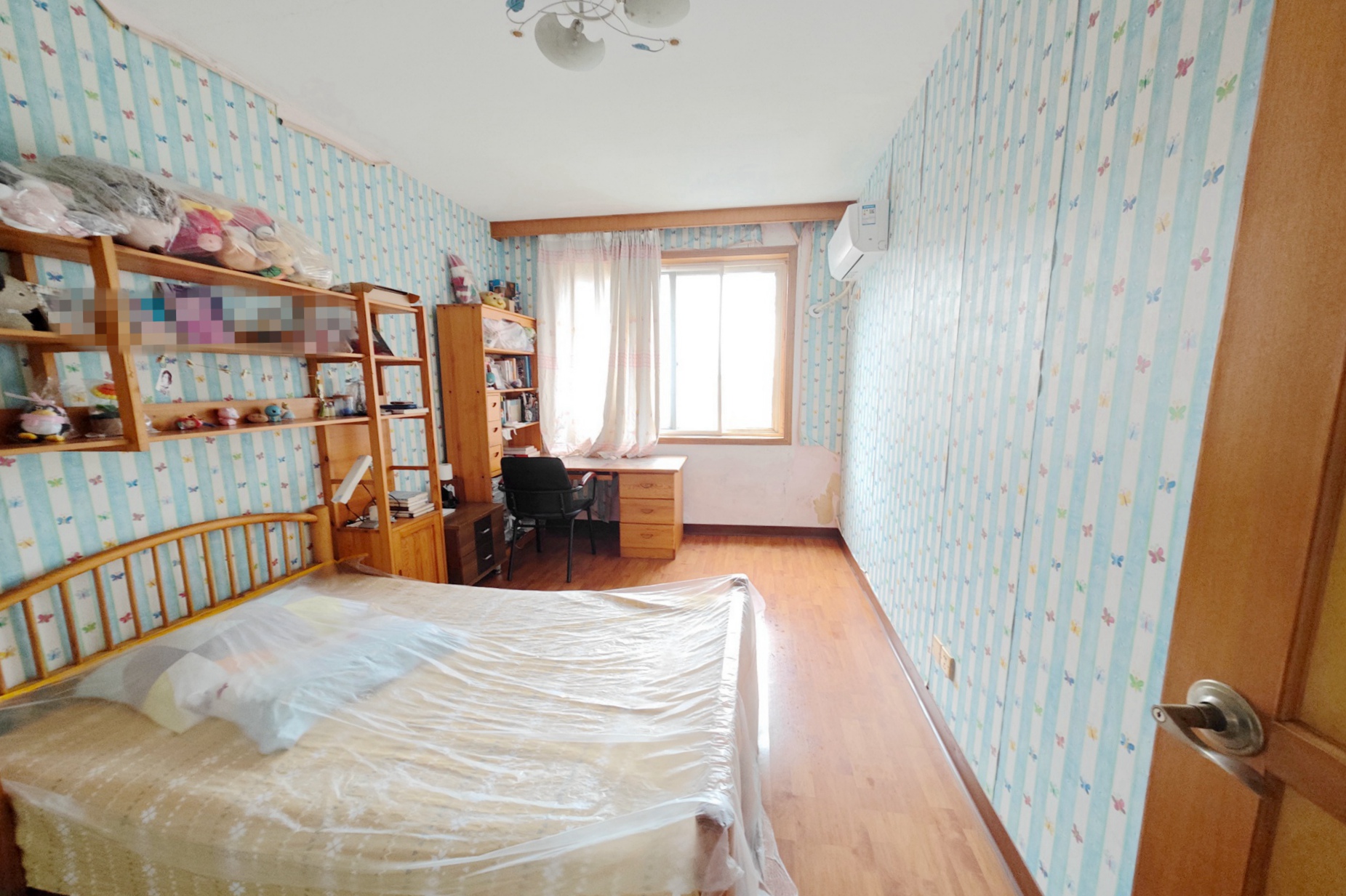 鑫天花园  3室2厅2卫   82.00万卧室