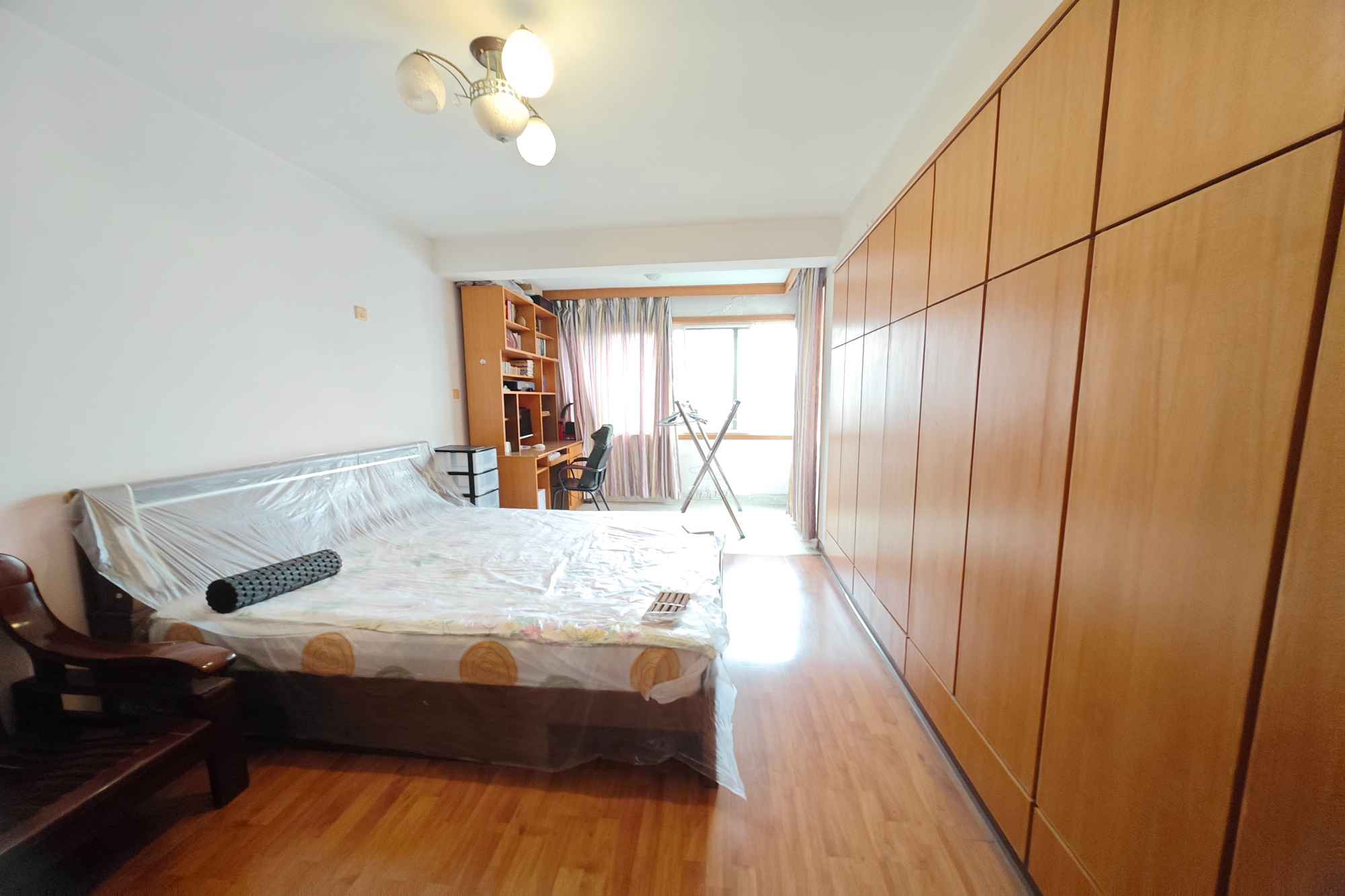 鑫天花园  3室2厅2卫   82.00万卧室