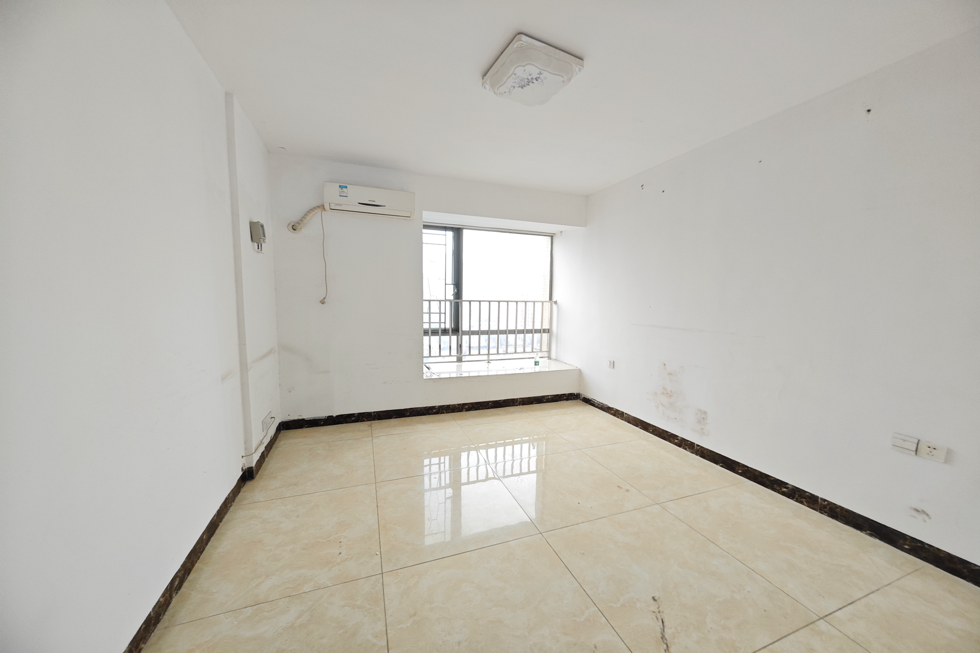 新城新世界一二三期 3室2厅1卫 108.0万 新城新世界一二三期 3室2厅1卫 108.0万卧室