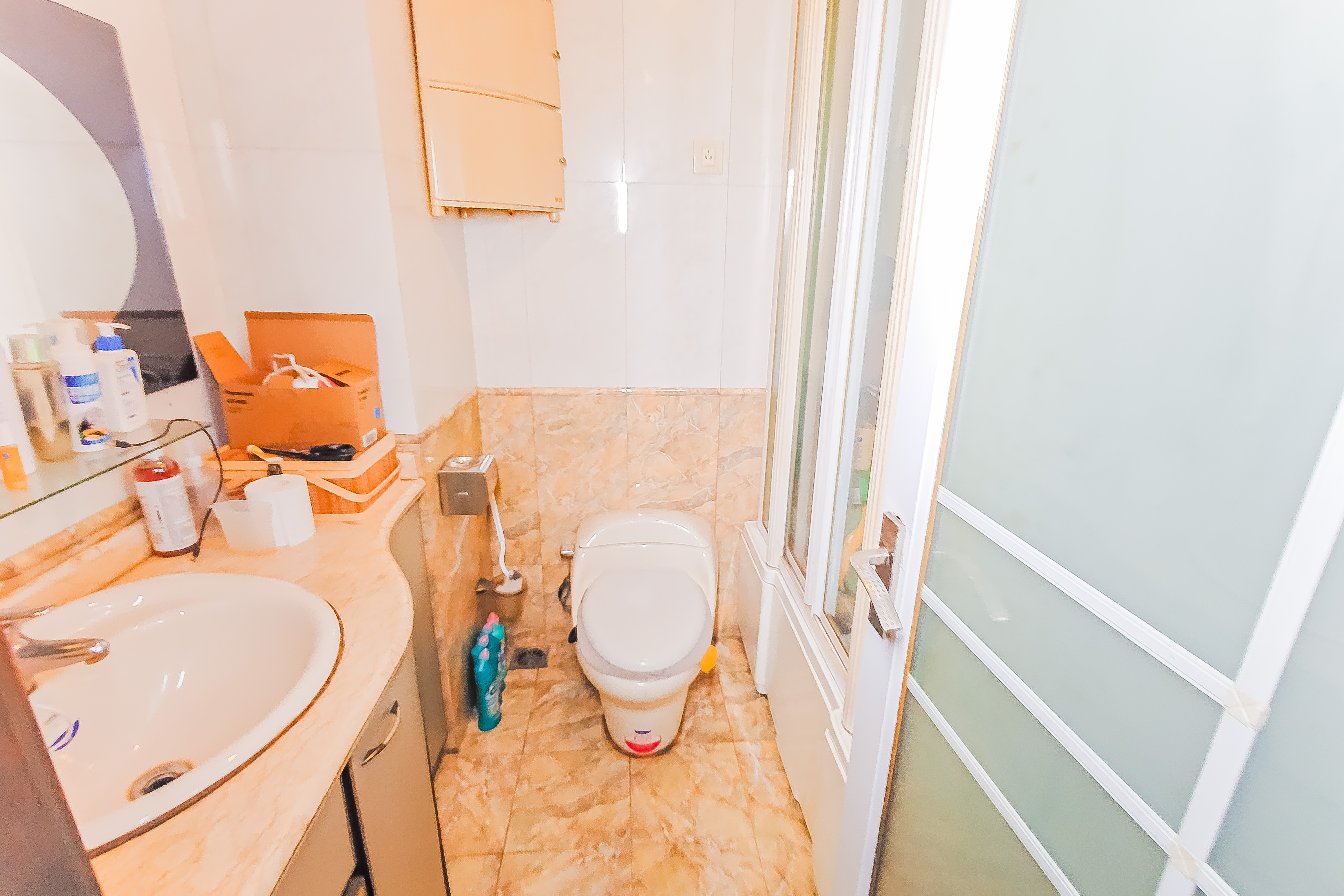 海威大厦 3室2厅2卫 55.8万 海威大厦 3室2厅2卫 55.8万卫生间