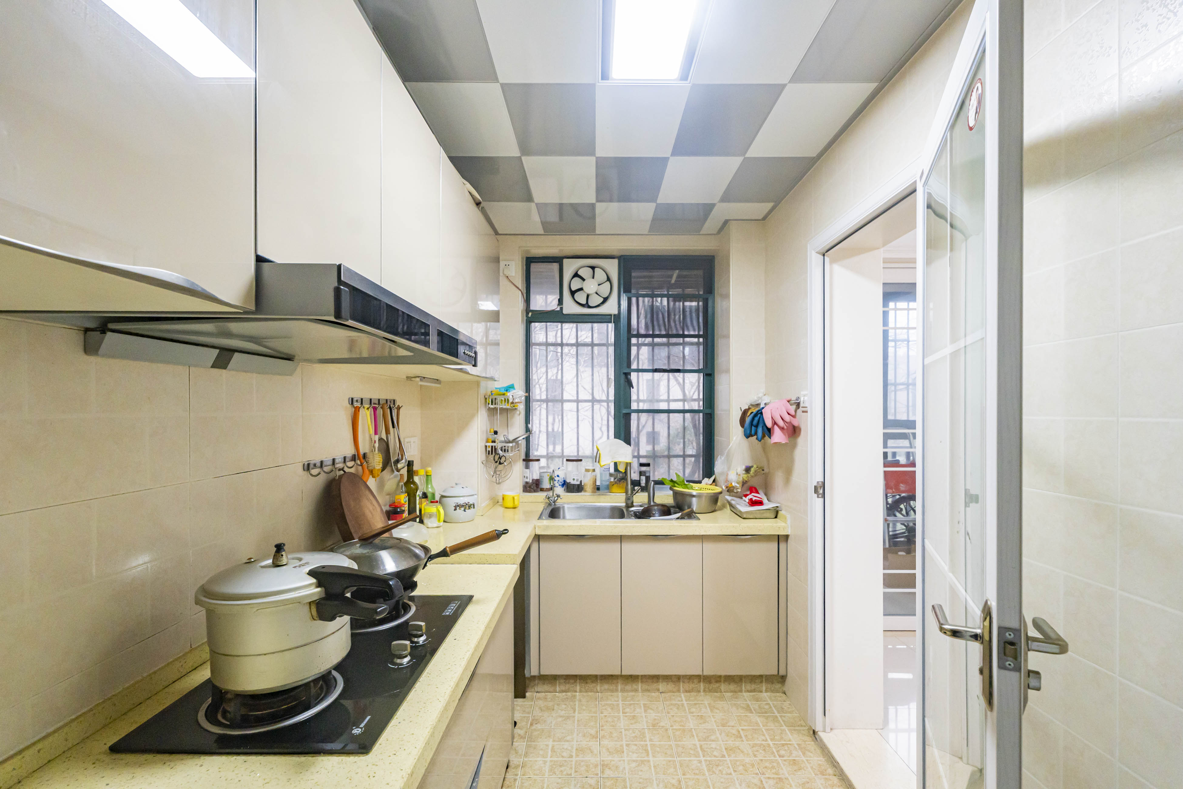 绿洲花园  3室2厅2卫    155.0万 绿洲花园  3室2厅2卫    155.0万厨房