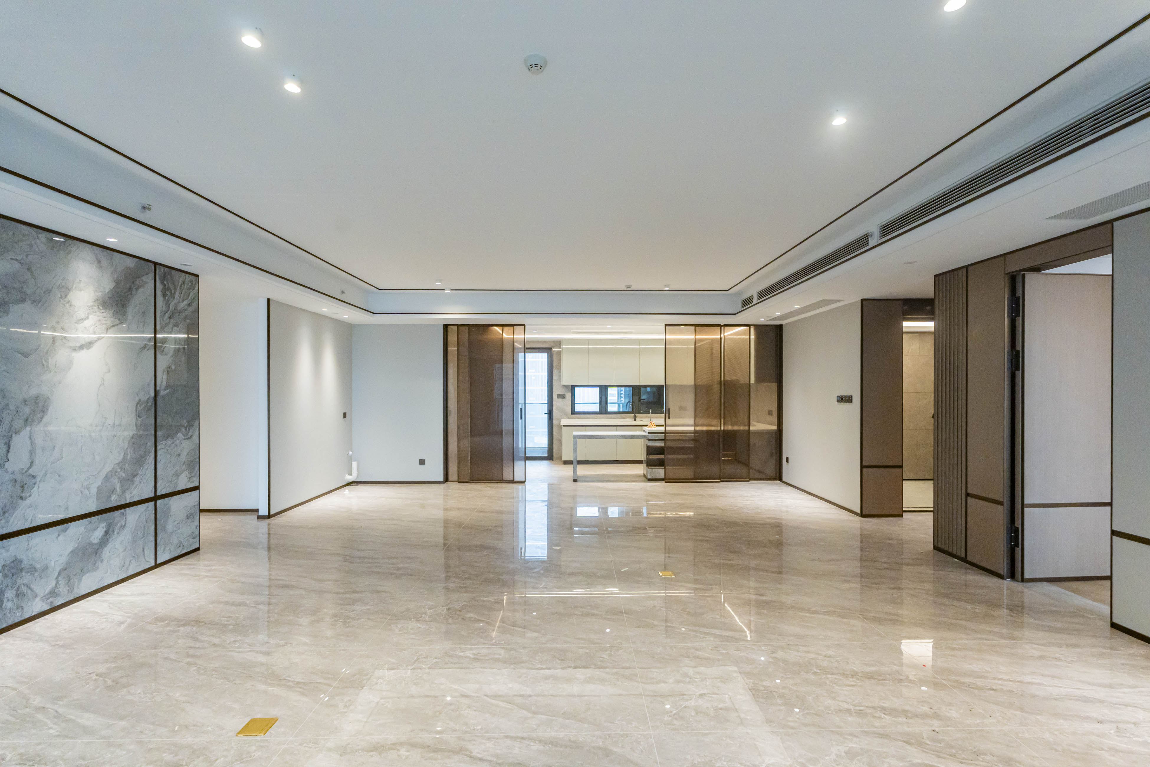 建发养云 4室2厅3卫 550.0万 建发养云 4室2厅3卫 550.0万客厅