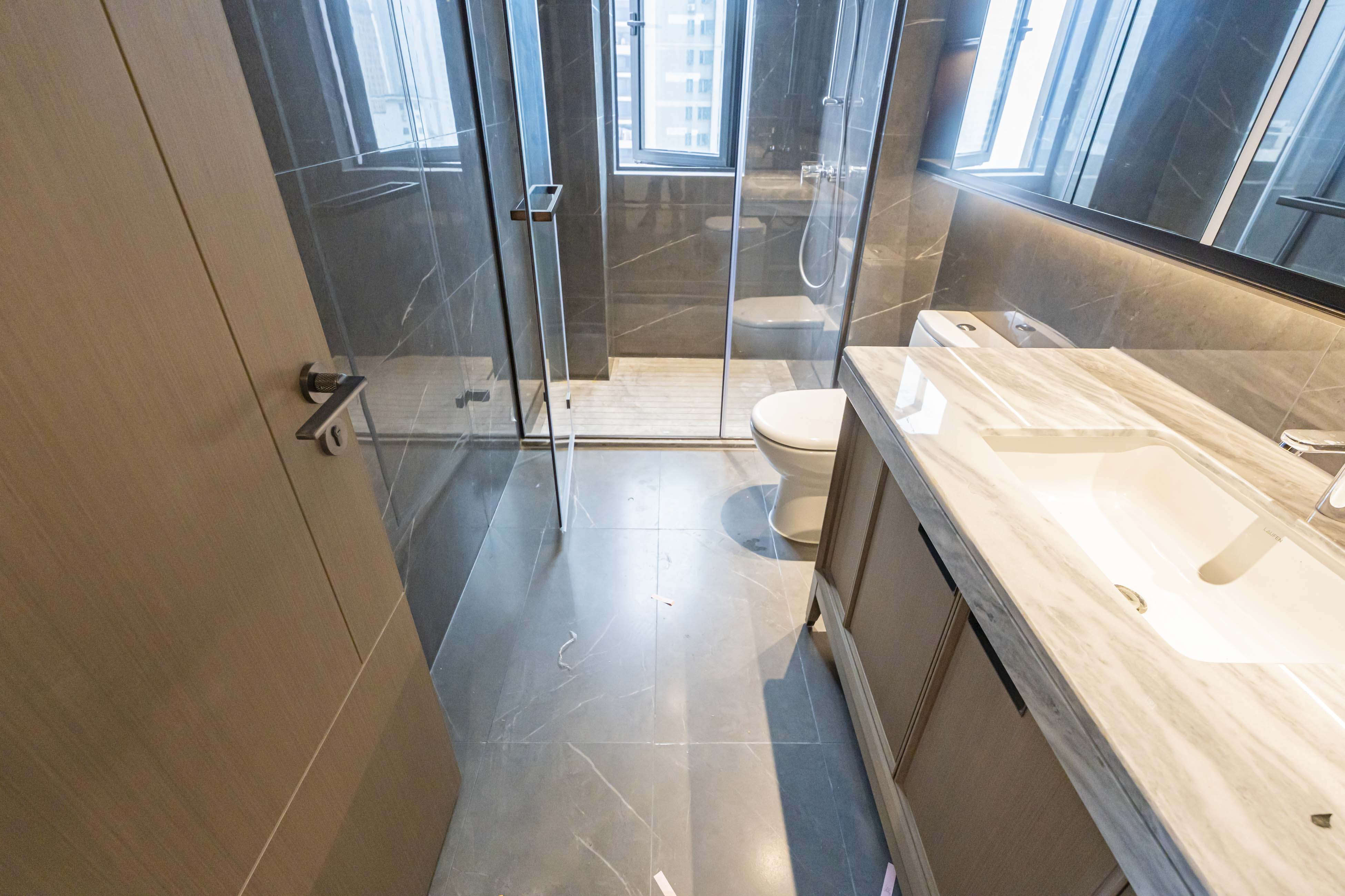 建发养云  4室2厅2卫    680.0万卫生间