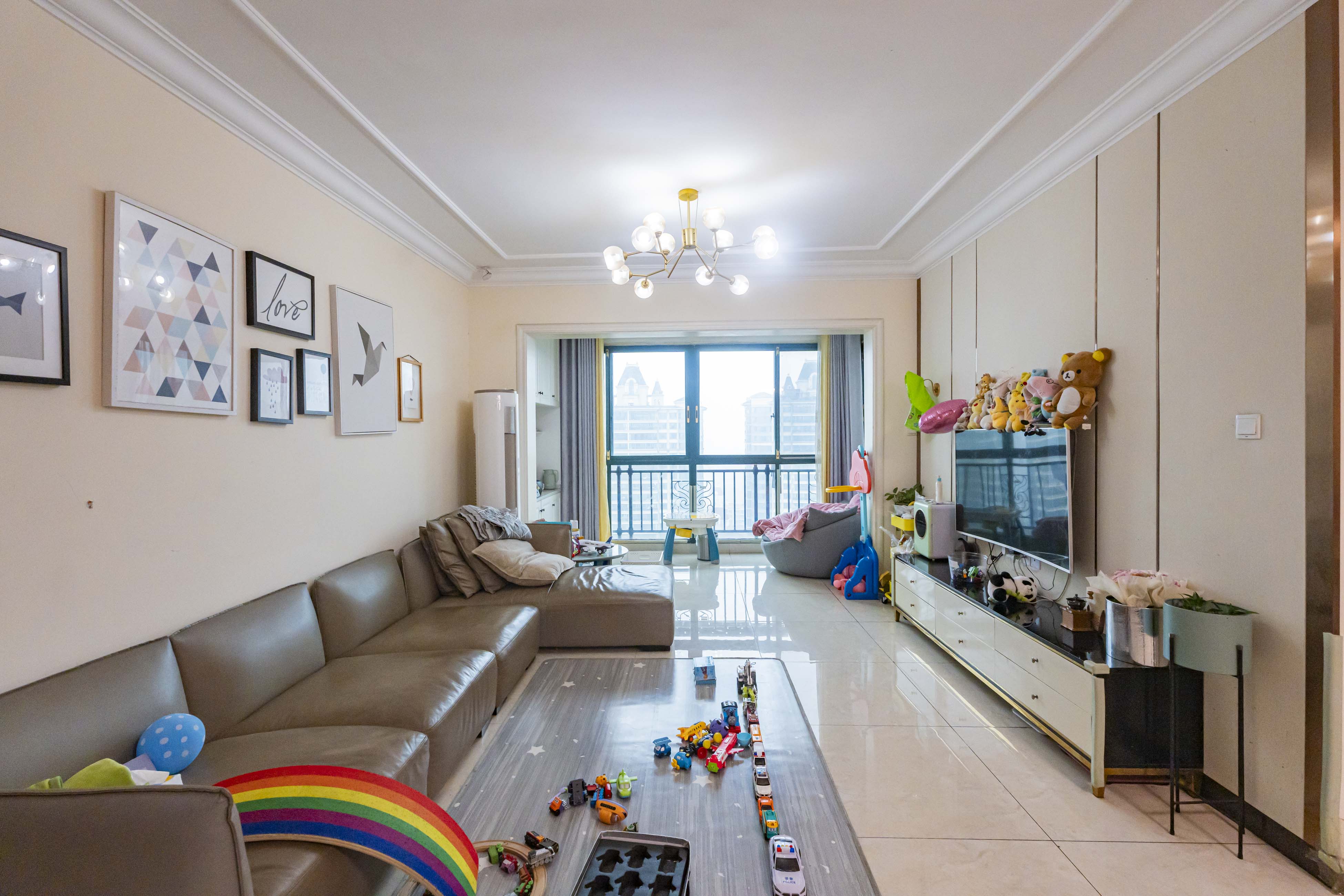 恒大雅苑 3室2厅1卫 108.0万 恒大雅苑 3室2厅1卫 108.0万客厅