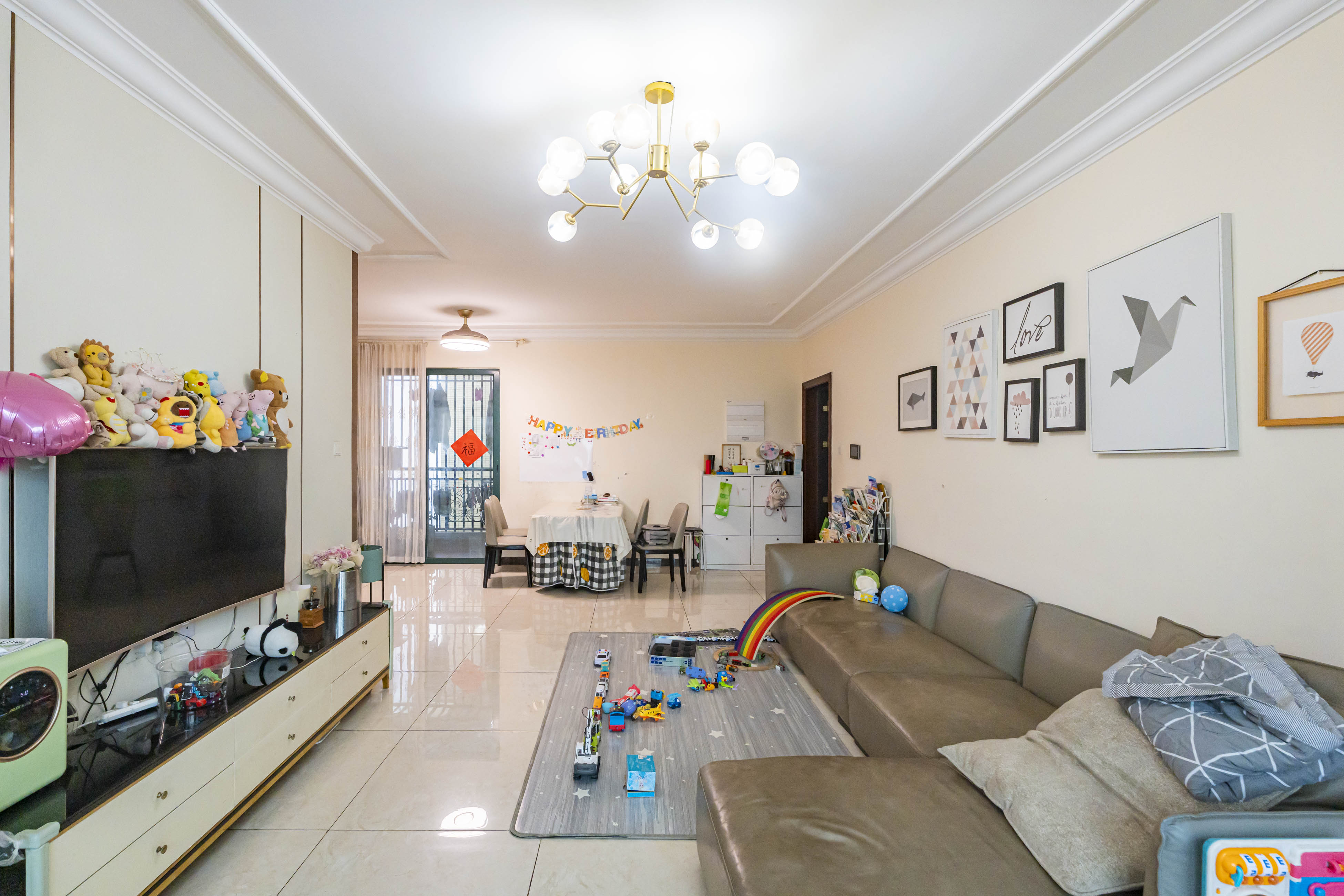 恒大雅苑 3室2厅1卫 108.0万 恒大雅苑 3室2厅1卫 108.0万客厅